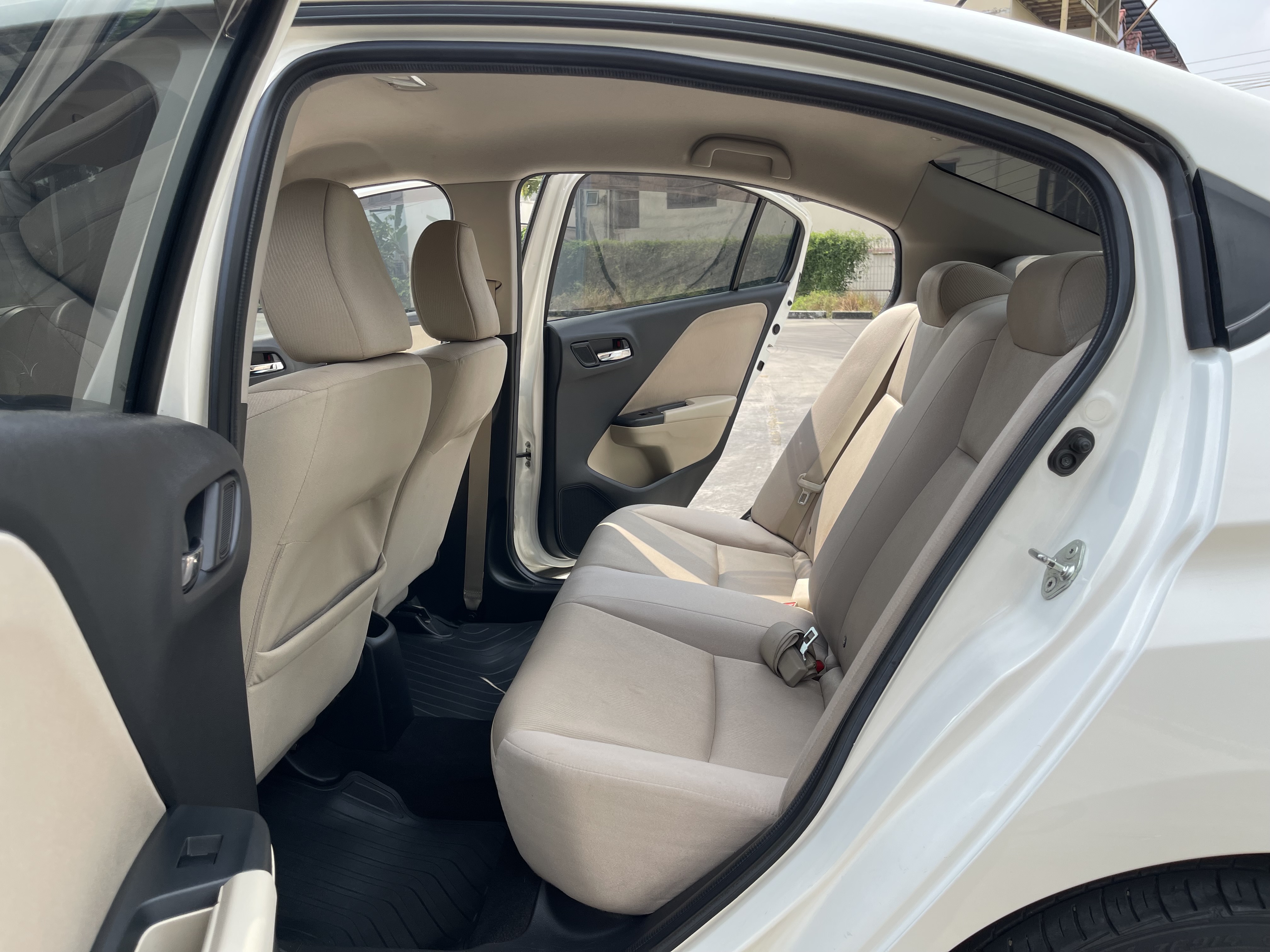 Honda City 1.5 V At 2014 ขาว