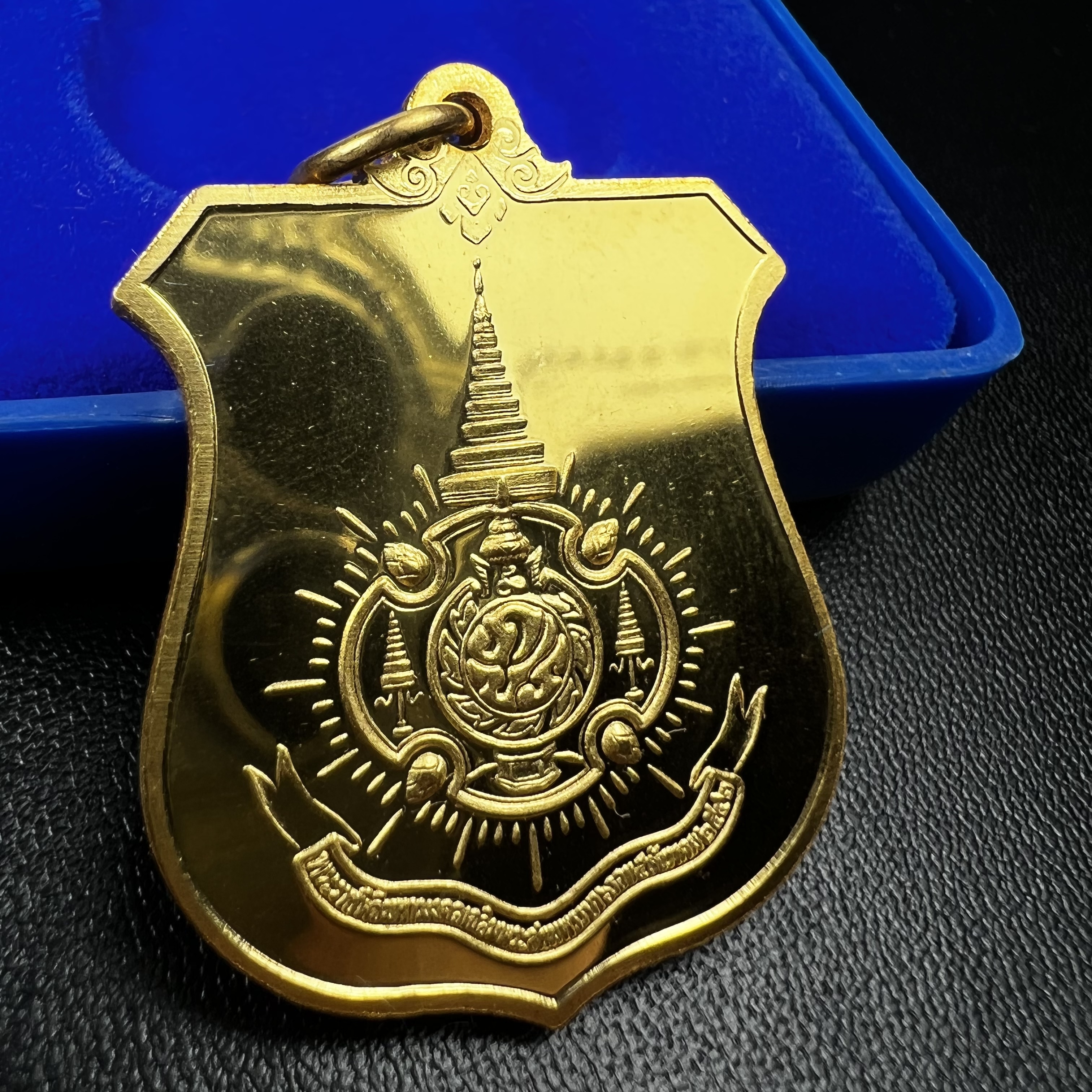 เหรียญมิ่งมหามงคล เฉลิมพระชนมพรรษา 6 รอบ72 พรรษา ในหลวงรัชกาลที่9 ปี 2542 เนื้อทองทิพย์ สภาพคัดสวยดุจทองคำซีนซองเดิมพร้อมกล่องบรรจุเดิม