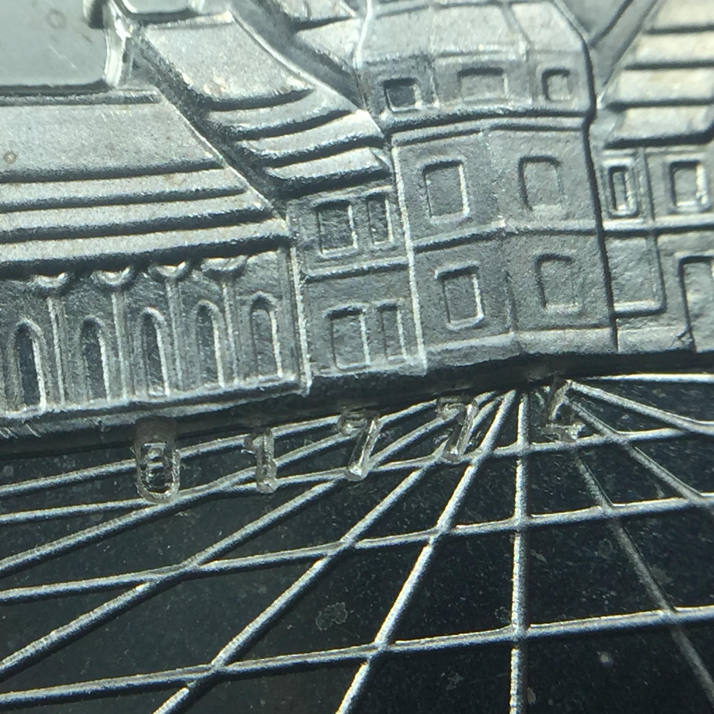 พระพุทธโสธร ภปร. รุ่นย้อนยุค สร้างพระอุโบสถ สมาคมชาวฉะเชิงเทรา จัดสร้าง ปี 2539 วโรกาสครองสิริราชสมบัติครบ 50 ปี เนื้อเงิน เหรียญปั้มด้านหน้า ภปร. ด้านหลัง พระอุโบสถ ขนาด 2.5 ซม.เนื้อเงิน(ผิวเดิม) พร้อมกล่องบรรจุและใบรับรองเดิมครบสมบูรณ์