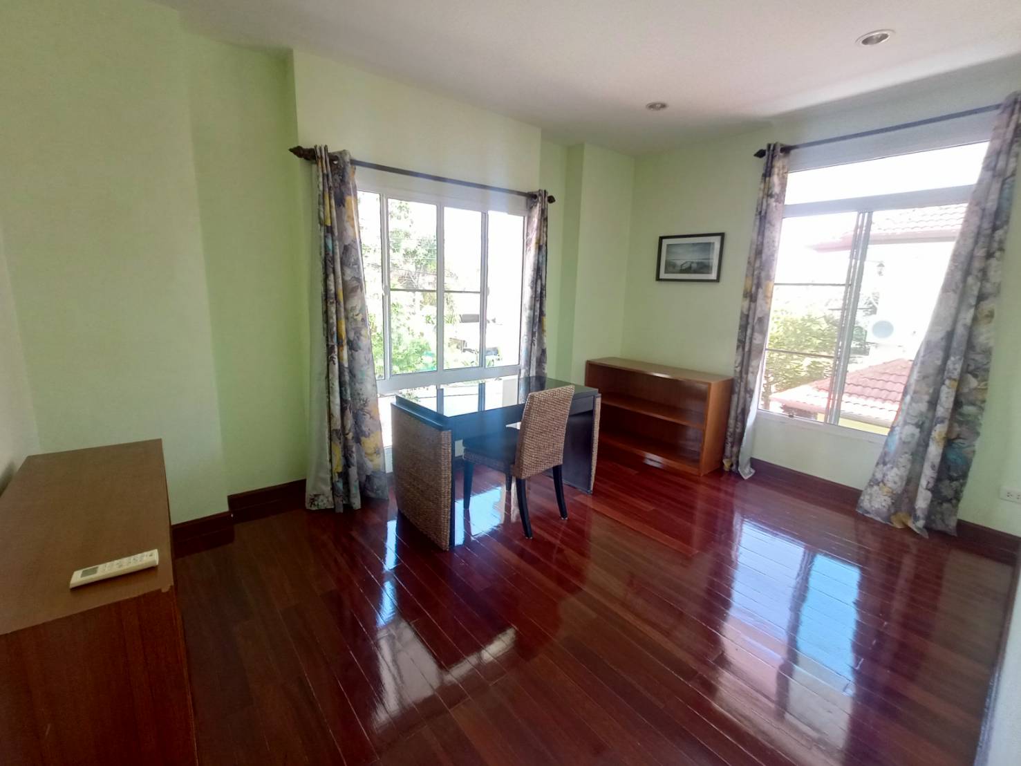 For Rent : Chalong luxury pool villa, 3 bedrooms 3 bedrooms, 300 sqm.