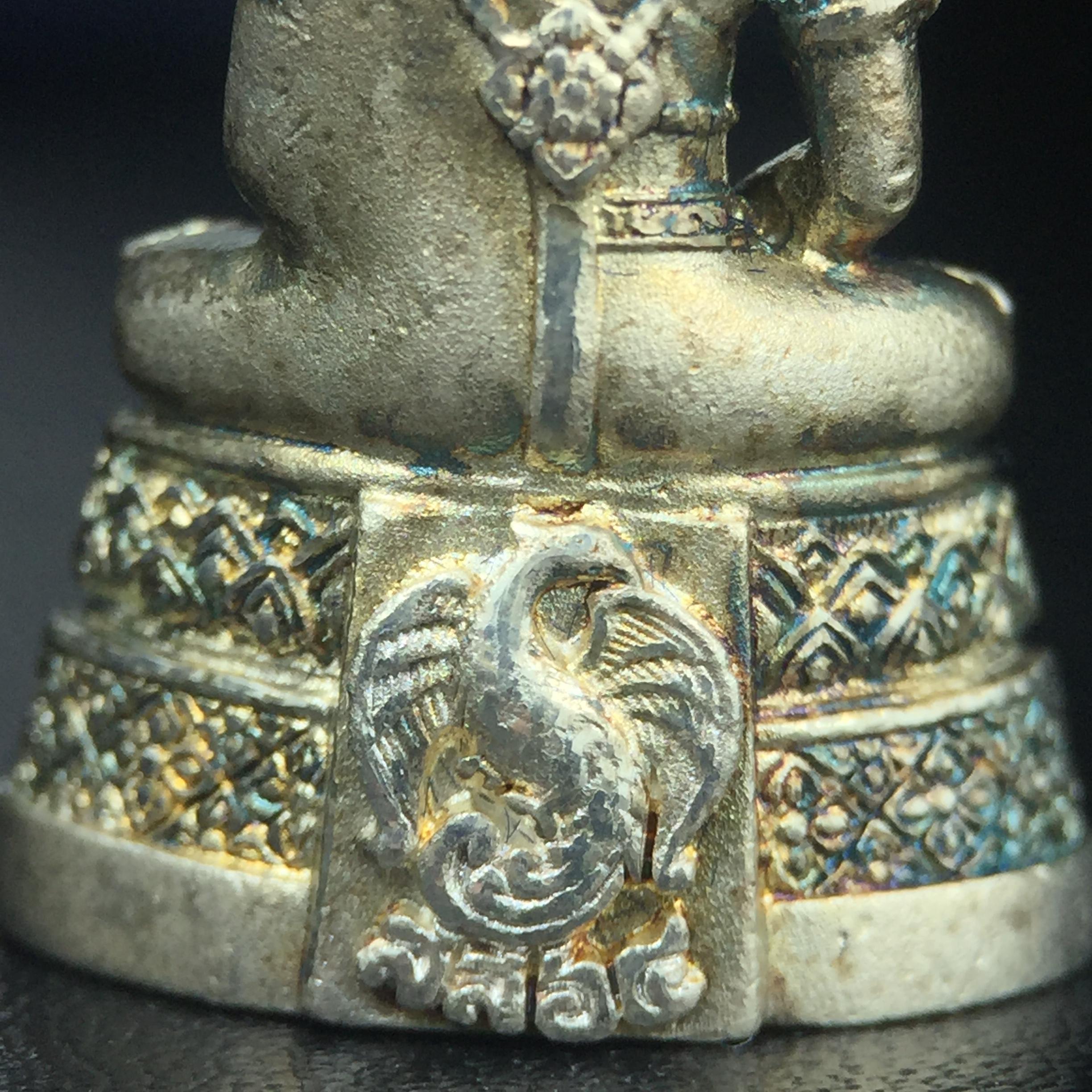 พระแก้วมรกต กรมสรรพสามิตจัดสร้างขึ้นเนื่องในโอกาสครบรอบ 64 ปีของกรมสรรพสามิต และเนื่องในวโรกาสที่พระบาทสมเด็จพระเจ้าอยู่หัวทรงครองราชย์ครบ50ปีเมื่อ พ.ศ.2539 เนื้อเงินทรายนวลขัดเงา(ผิวเดิมๆขึ้นสีรุ้งธรรมชาติสวย(สเน่ห์พระเนื้อเงินสีสันที่ธรรมชาติสรรค์สร้าง)