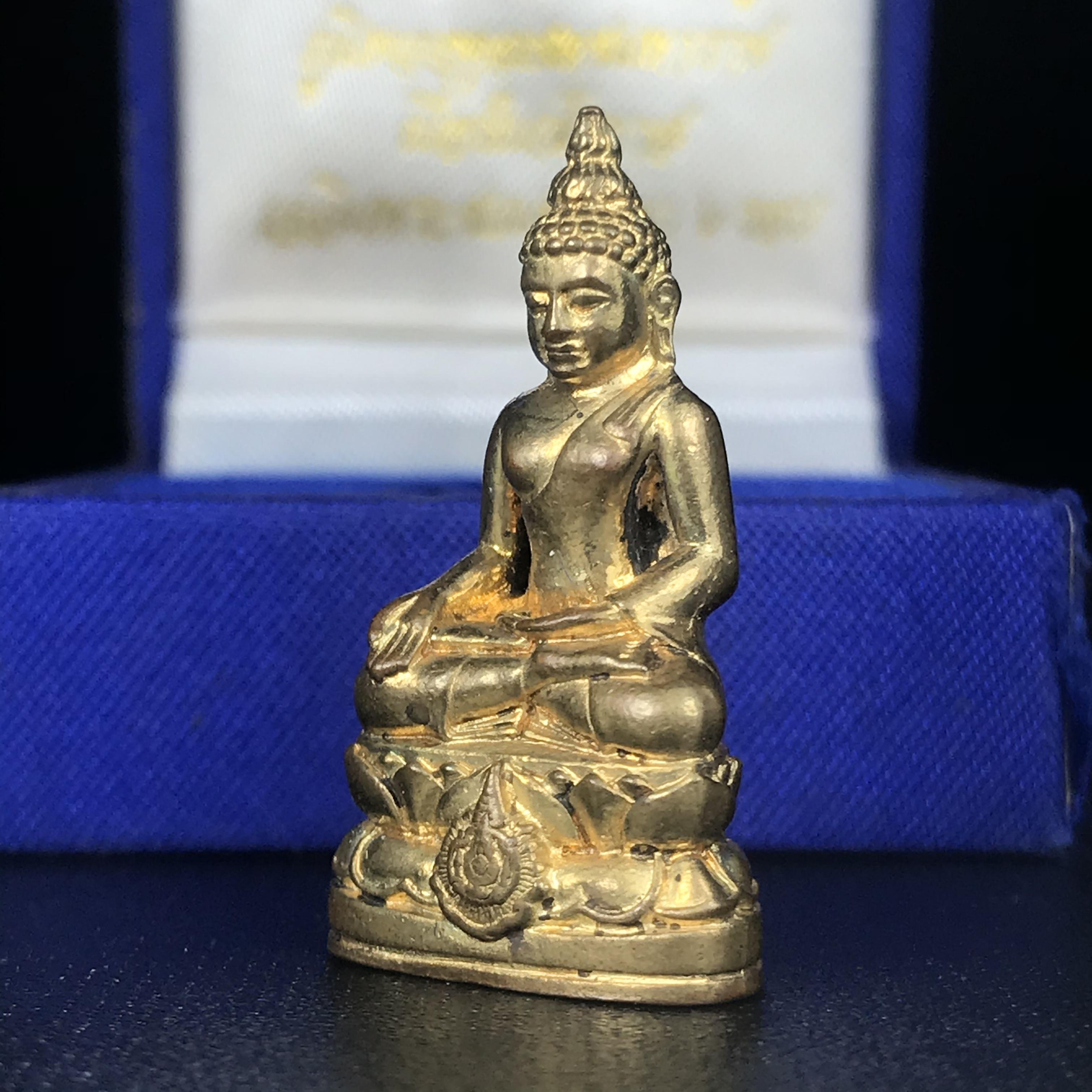 พระกริ่งไพรีพินาศ เฉลิมพระเกียรติ พระบาทสมเด็จพระเจ้าอยู่หัวรัชกาลที่9 พระชนมพรรษา 6 รอบ ปี2542เนื้อสัมฤทธิ์(บรรจุเหล็กไหล)ดีนอก-ดีใน