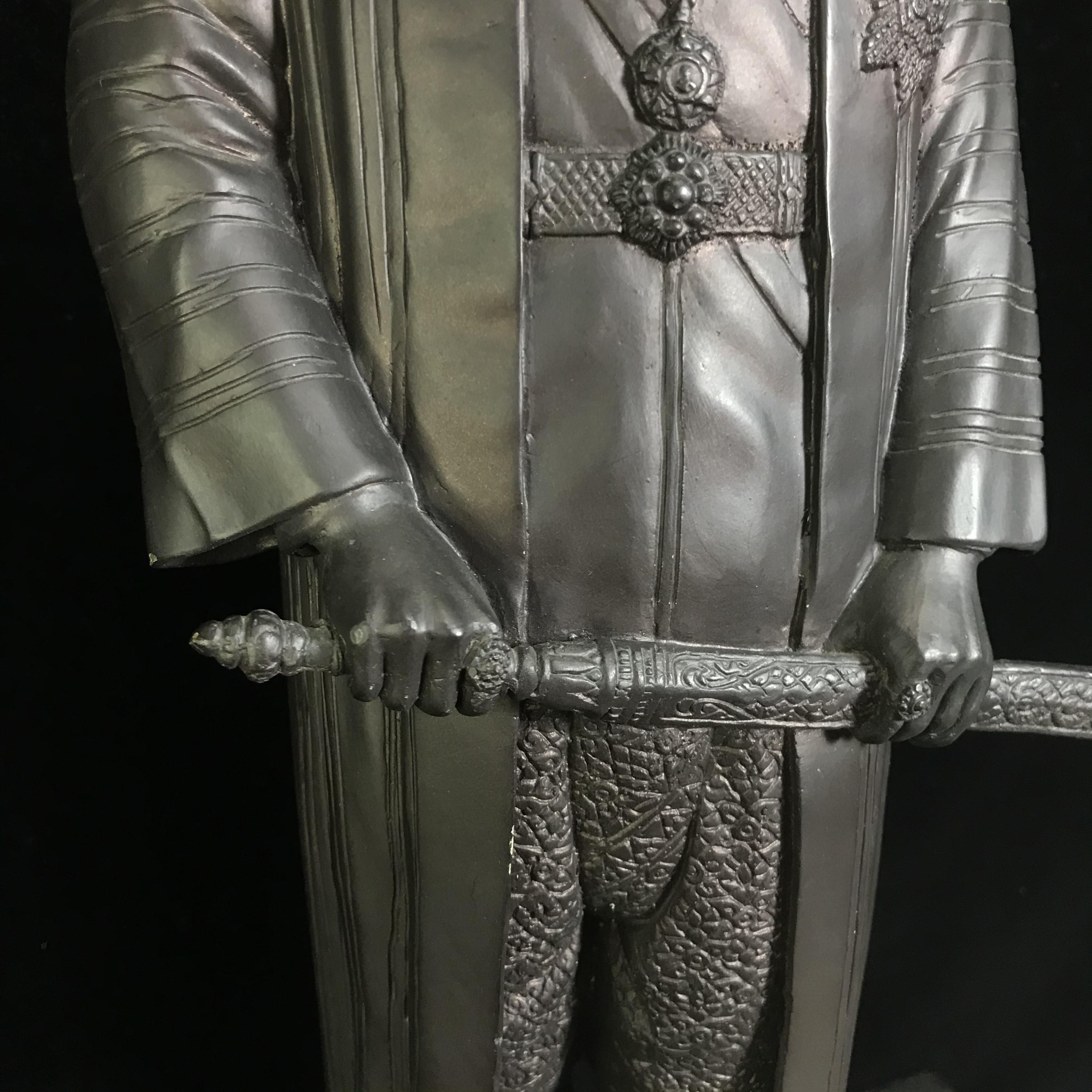พระบรมรูปหล่อในหลวงรัชกาลที่9 พระบาทสมเด็จพระปรมินทรมหาภูมิพลอดุลยเดชทรงพระแสงขรรค์ชัยศรีเสด็จขึ้นครองราชย์ รุ่น 72 พรรษา เฉลิมพระชนมพรรษาครบ 6 รอบ วันที่ 5 ธันวาคม 2542(พิธีปลุกเสกใหญ่)(หนึ่งในพระบรมรูปหล่อรัชกาลที่9 ที่ทรงคุณค่าและหายากมากในปัจุบัน)