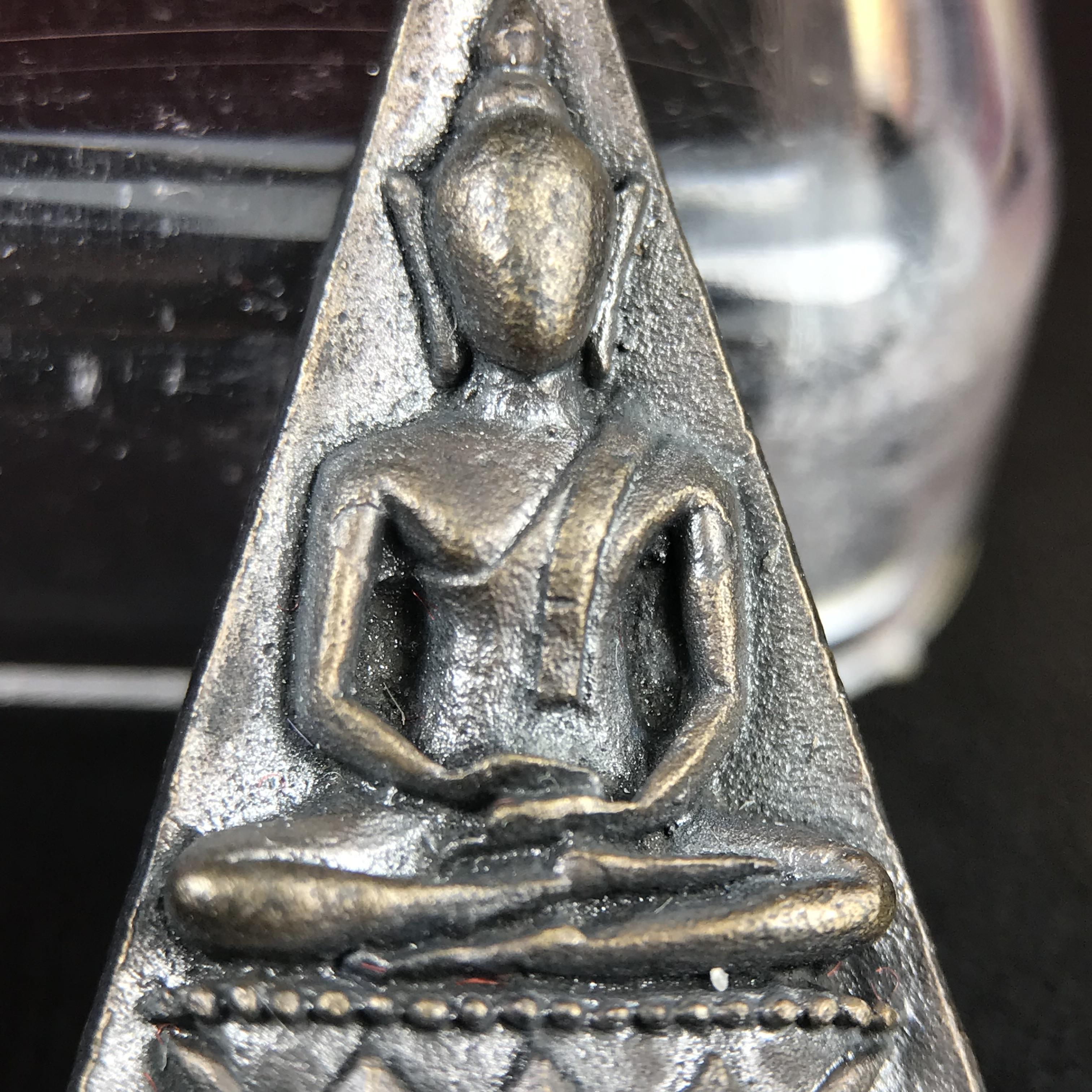 พระกำลังแผ่นดิน (สมเด็จจิตรลดา2) จัดสร้างเฉลิมพระเกียรติ ร.9 ครองราชย์ 50 ปี 2539 เนื้อนวโลหะ+เนื้อนวโลหะ(1ชุดรวม2องค์)(สร้างน้อยหายาก)พร้อมกล่องบรรจุเดิมครบสมบูรณ์(1ใน2539องค์)