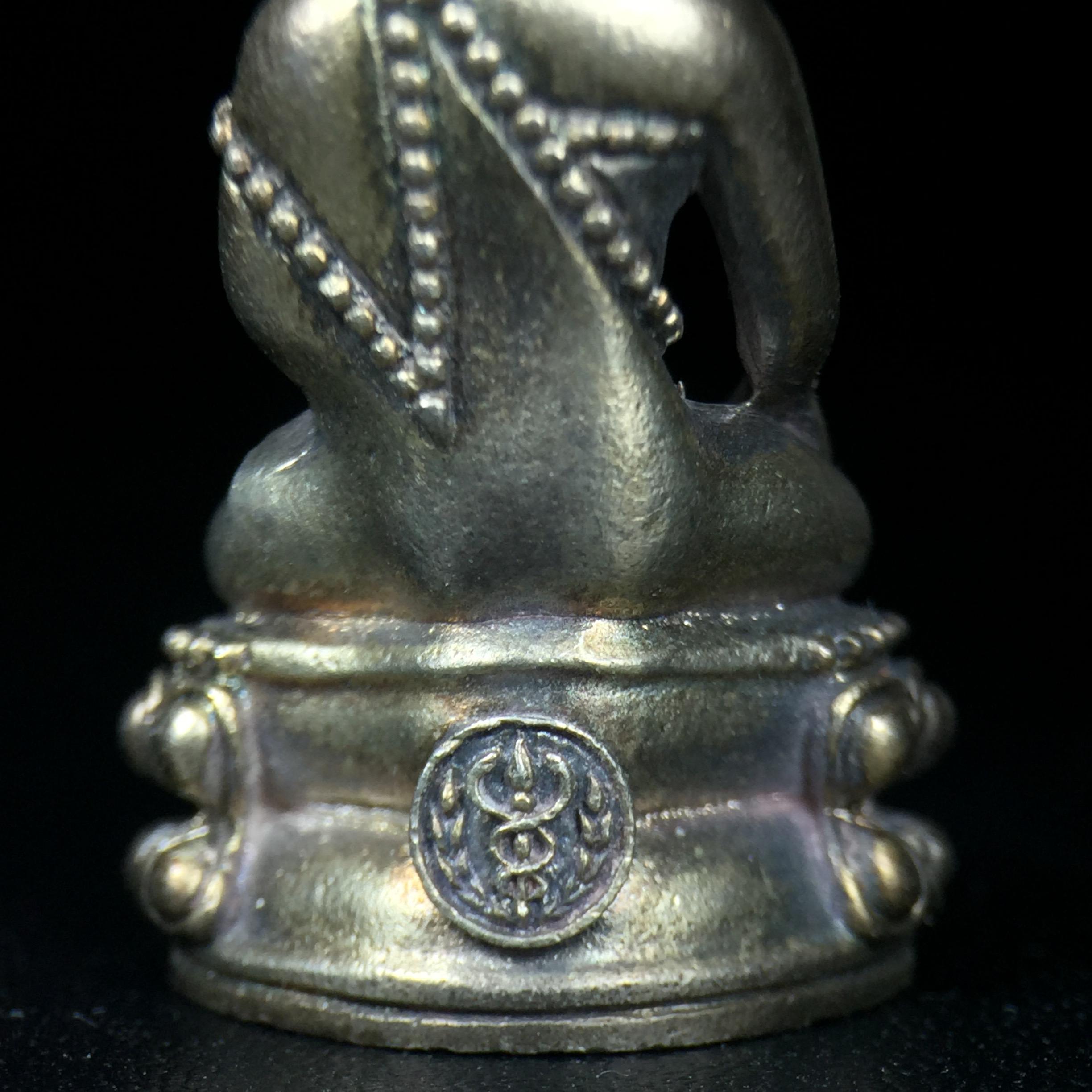 พระกริ่งศิรากาศ ภปร.(พระกริ่งคุ้มเกล้า)วัตถุมงคล"คุ้มเกล้าฯ" มูลนิธิ “คุ้มเกล้า” ในพระบรมราชูปถัมภ์ จัดสร้าง โรงพยาบาลภูมิพล เนื้อเงิน(พิมพ์หน้าไทย)(สภาพผิวเดิมขึ้นน้ำทองทั่วองค์สวย)(รัชกาลที่9เสด็จเททอง)(พิธีใหญ่)(นิยม)