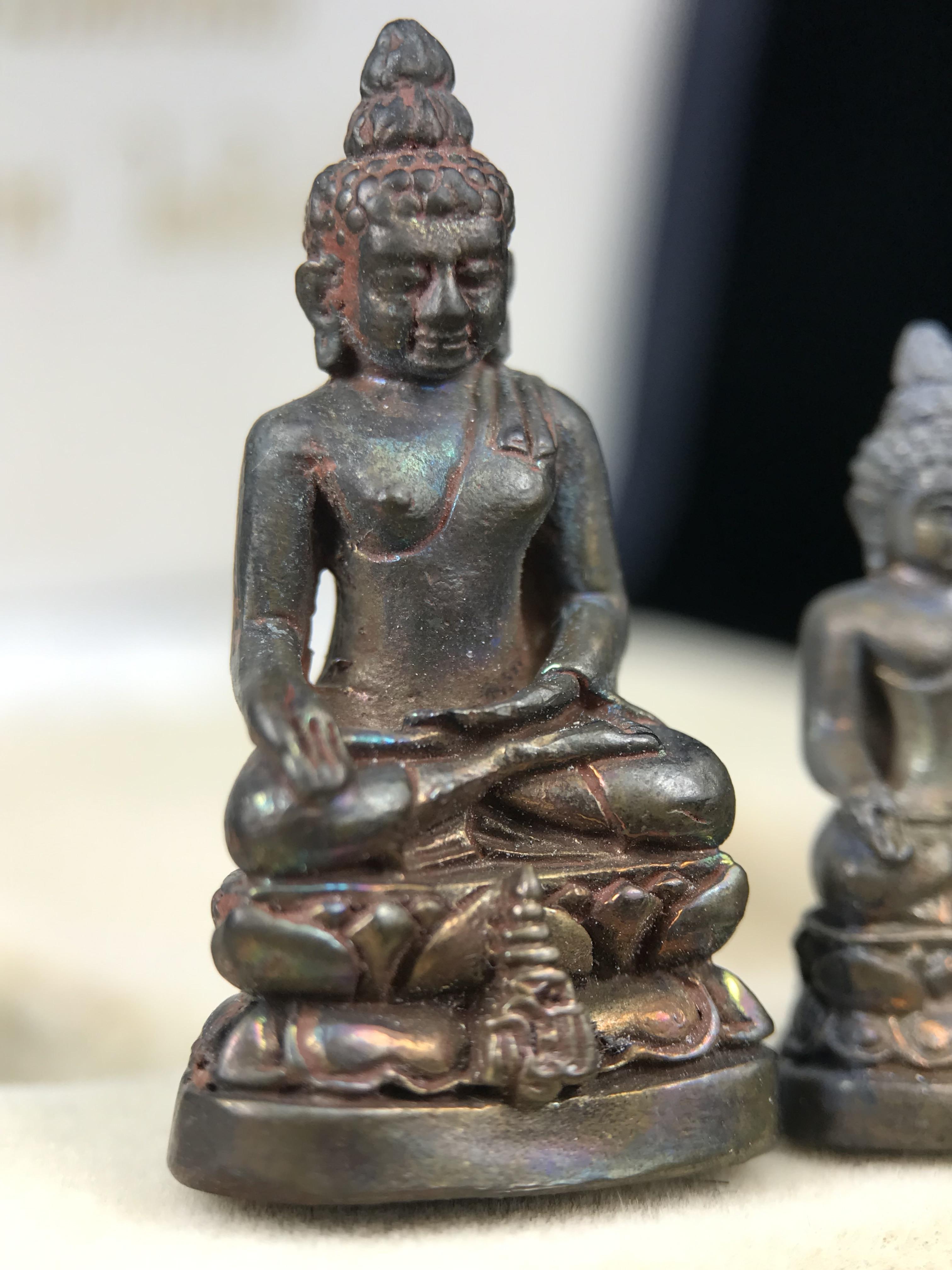 พระกริ่ง-พระชัยวัฒน์ ไพรีพินาศ ญสส.รุ่น นวฤทธิ์โภคทรัพย์ ปี 2544 อุดผงพุทธคุณ บรรจุมวลสารจิตรลดา และเส้นพระเกศาของสมเด็จพระญาณสังวร พระสังฆราชฯ พร้อมกล่องบรรจุเดิม เนื้อนวโละผิวปัดแต่ง(นำฤกษ์) ชุดหมายเลข ๑๙(1ใน 999 ชุด) หายากพบเจอน้อยมาก