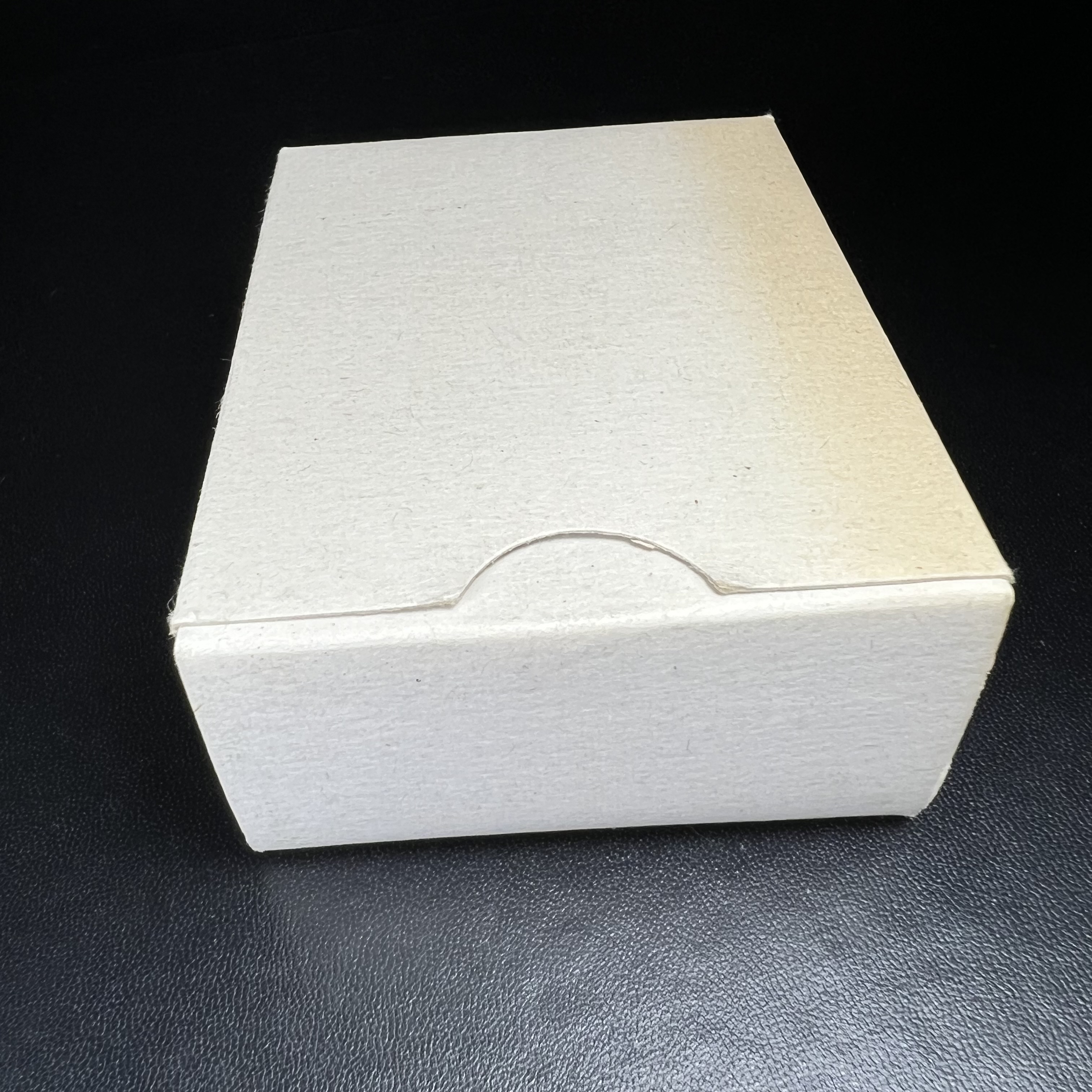 พระกริ่งหลวงพ่อโสธร ภปร. รุ่นกาญจนาภิเษก จัดสร้างในมงคลวโรกาสที่พระบาทสมเด็จพระเจ้าอยู่หัวรัชกาลที่9 เสด็จเถลิงถวัลย์สิริราชสมบัติ ครบ 50 ปี ในพุทธศักราช 2539 เนื้อเงิน(ผิวเดิมสวย)(พิธีใหญ่เข้มขลัง)1 ใน 9950 องค์