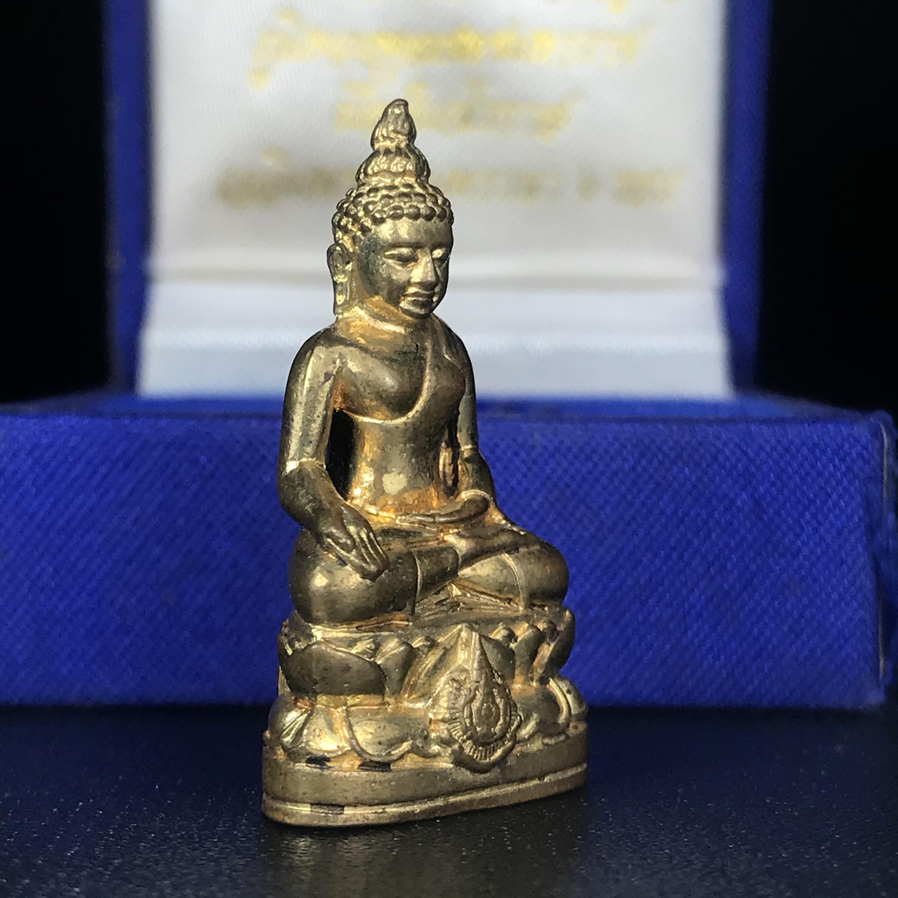 พระกริ่งไพรีพินาศ เฉลิมพระเกียรติ พระบาทสมเด็จพระเจ้าอยู่หัวรัชกาลที่9 พระชนมพรรษา 6 รอบ ปี2542เนื้อสัมฤทธิ์(บรรจุเหล็กไหล)ดีนอก-ดีใน