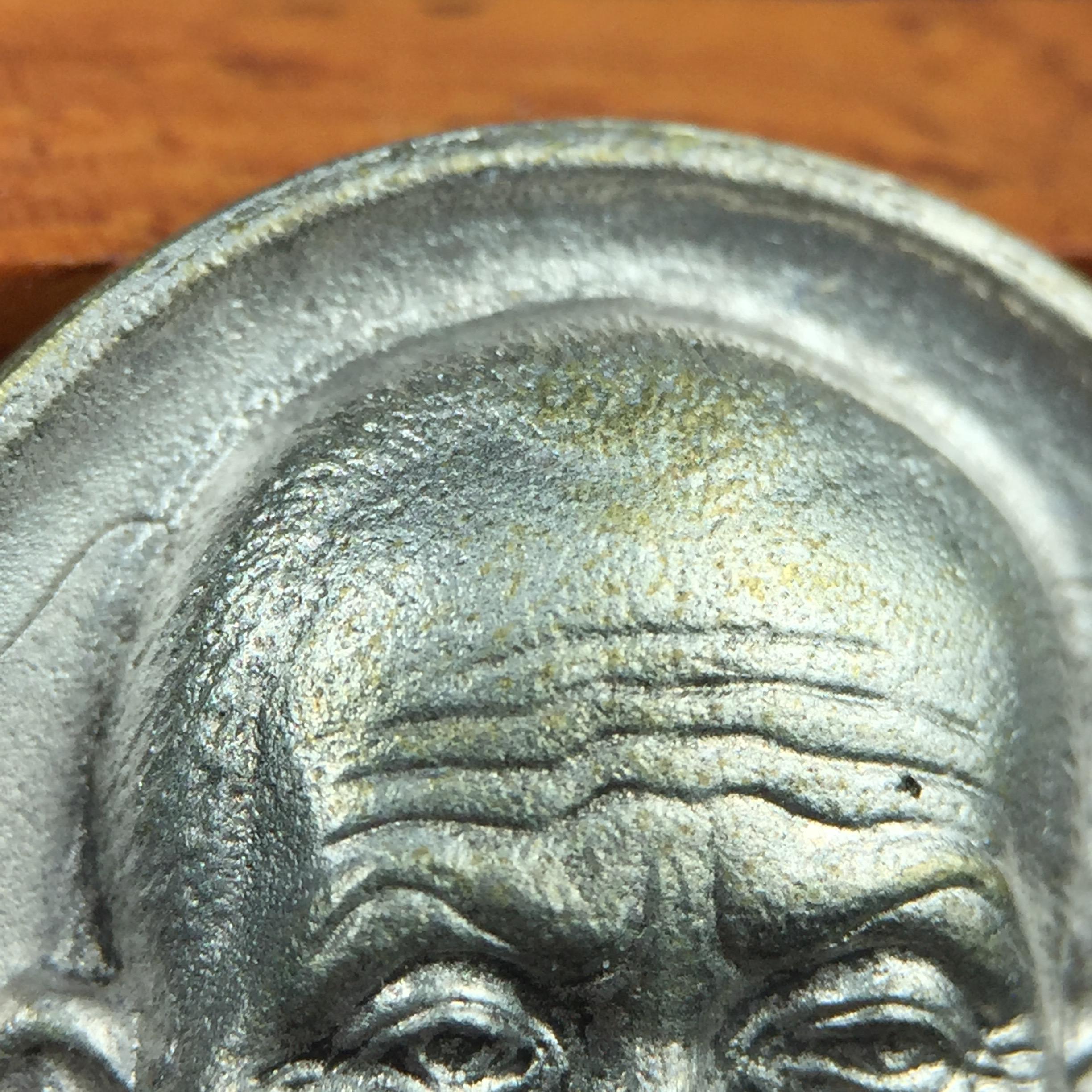 เหรียญรูปเหมือนพระญาณวิทยาคมเถร (หลวงพ่อคูณ ปริสุทโธ)ชุดกาญจนาภิเษกครองราชย์ครบ 50 ปี วัดบวรนิเวศวิหาร ปี 2538 เหรียญหล่อเนื้อนวโลหะ(พิเศษกรรมการมีรอยจาร ตอกโค๊ดหมายเลข ๑๗๘)(หายากพบเจอน้อยมาก)(พร้อมกล่องบรรจุเดิมลายไม้สีน้ำตาลมีตรากาญจนา) พิธีใหญ่