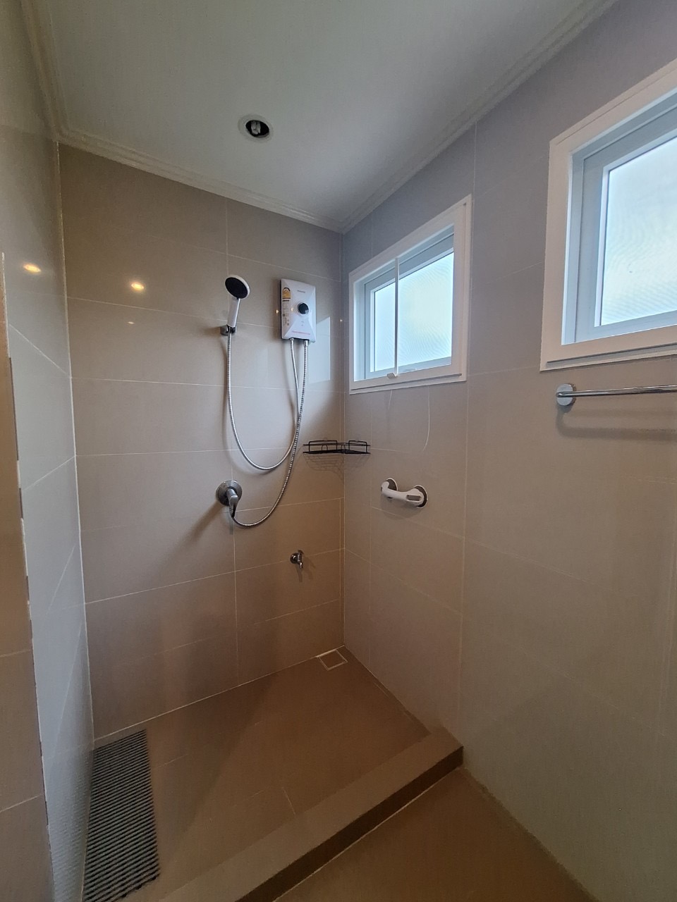 For Rent : Kohkaew, 2-story detached house, 4 Bedrooms 3 Bathrooms