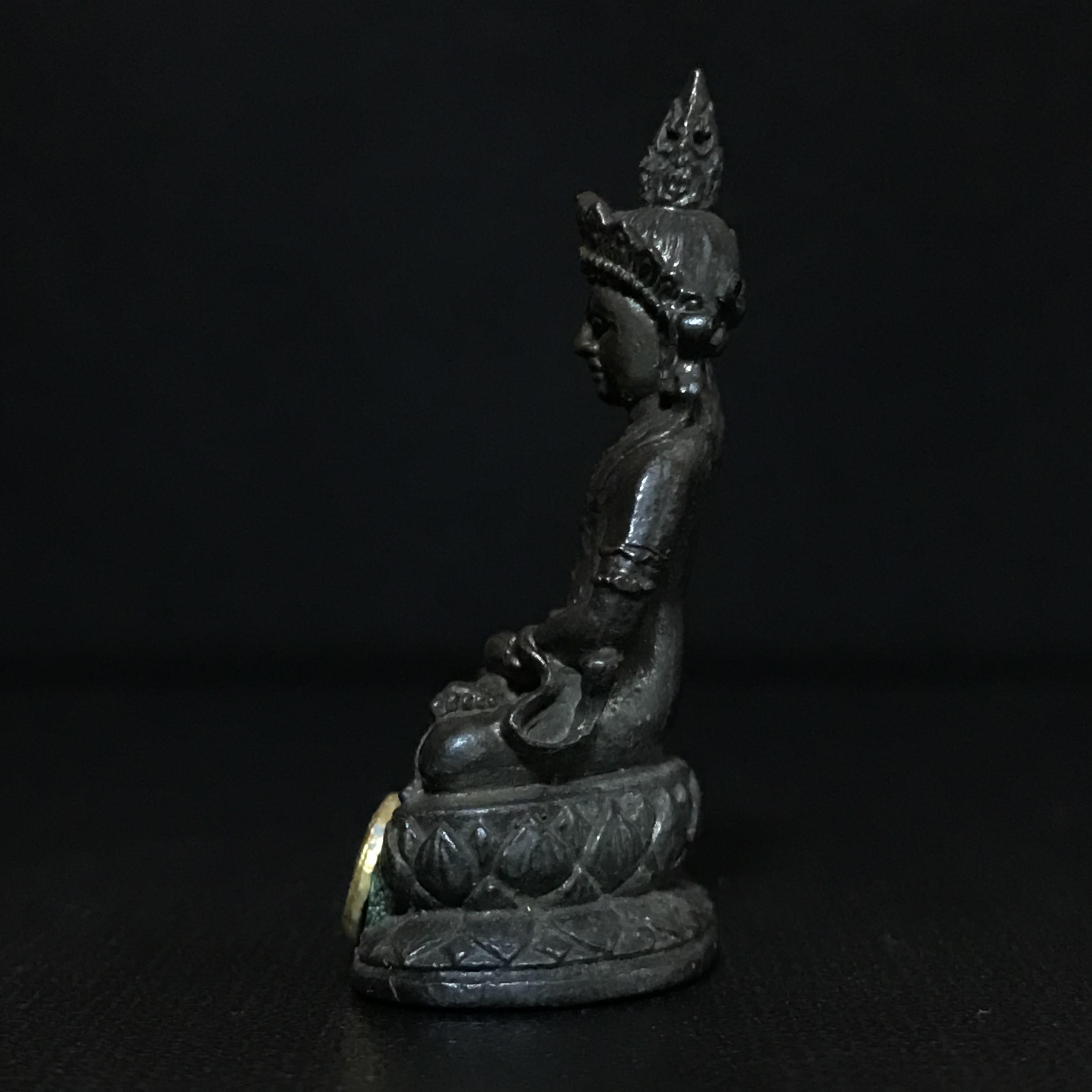 พระกริ่งธิเบตอวโลกิเตศวร ภปร.(พระไวโรจนะพุทธ)วัดมังกรกมลาวาส(เล่งเน่ยยี่) รุ่นแรกปี2515 เนื้อนวโลหะ(ในหลวงรัชกาลที่9เสด็จเททอง)(หายาก)