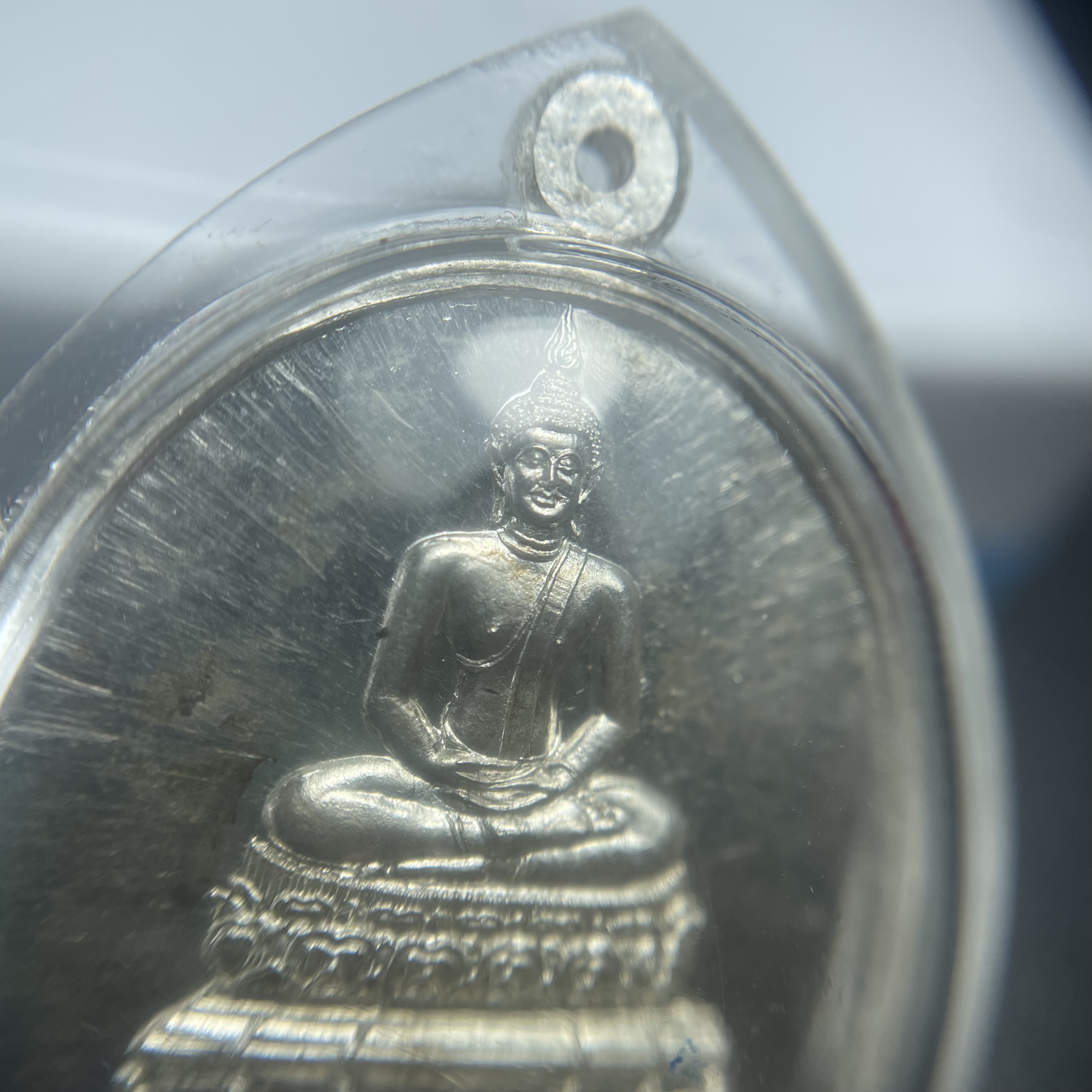 เหรียญพระพุทธสิหิงค์ ภปร. รุ่นมหาลัยธรรมศาสตร์ 60ปี พ.ศ.2537 พิมพ์ใหญ่+พิมพ์เล็ก เนื้อเงินผิวเดิม(ในหลวงรัชกาลที่9เสด็จในพิธี)(หลวงตามหาบัวร่วมปลุกเสก)