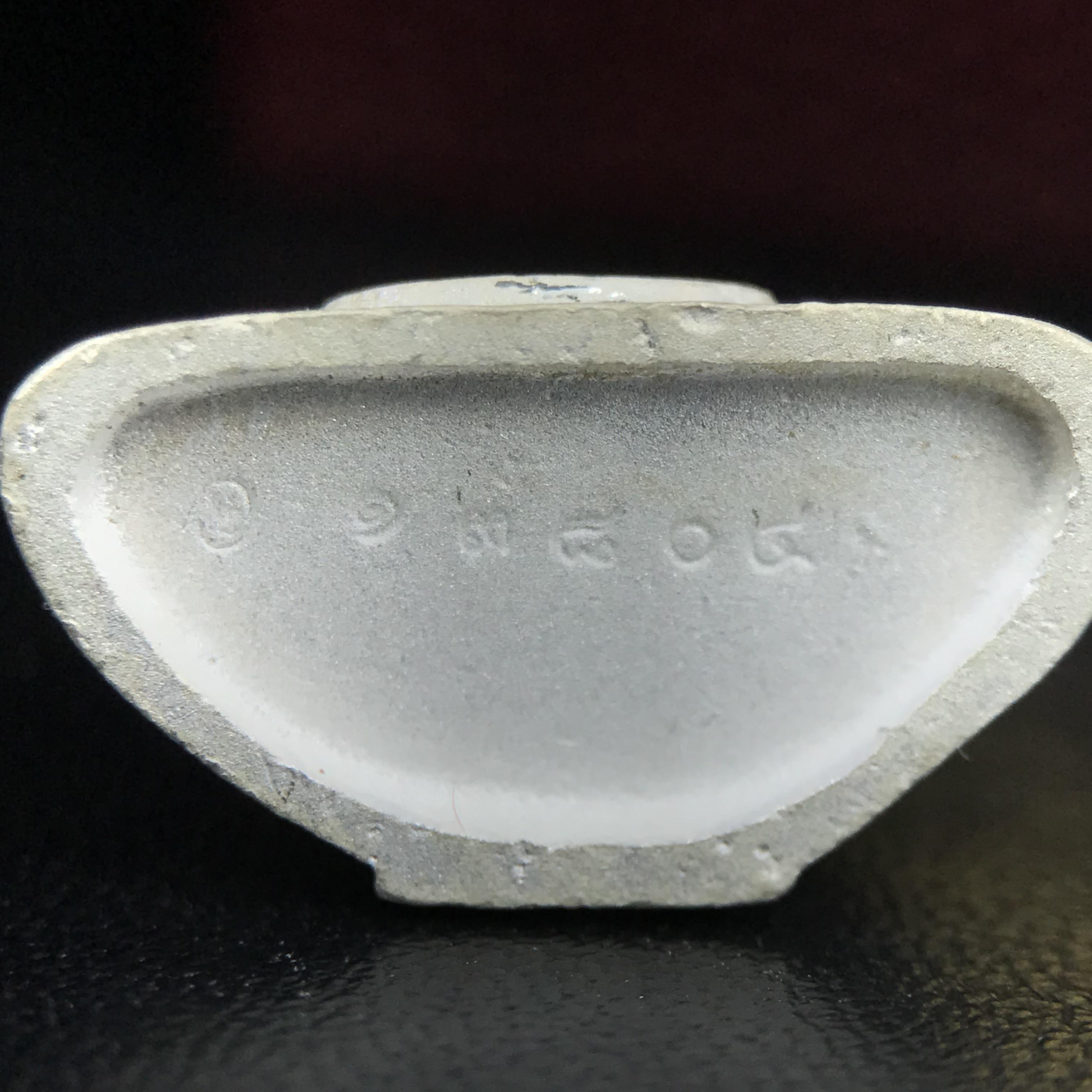 พระพุทธโสธร(หลวงพ่อโสธร) รุ่นสร้างอุโบสถ ปี2539 เนื้อเงินทรายนวลขัดเงาบางส่วน ลอยองค์พิมพ์ใหญ่ สภาพสวยกล่องบรรจุเดิมครบสมบูรณ์(งานแพรนด้า จิวเวลรี่)สวยงดงาม