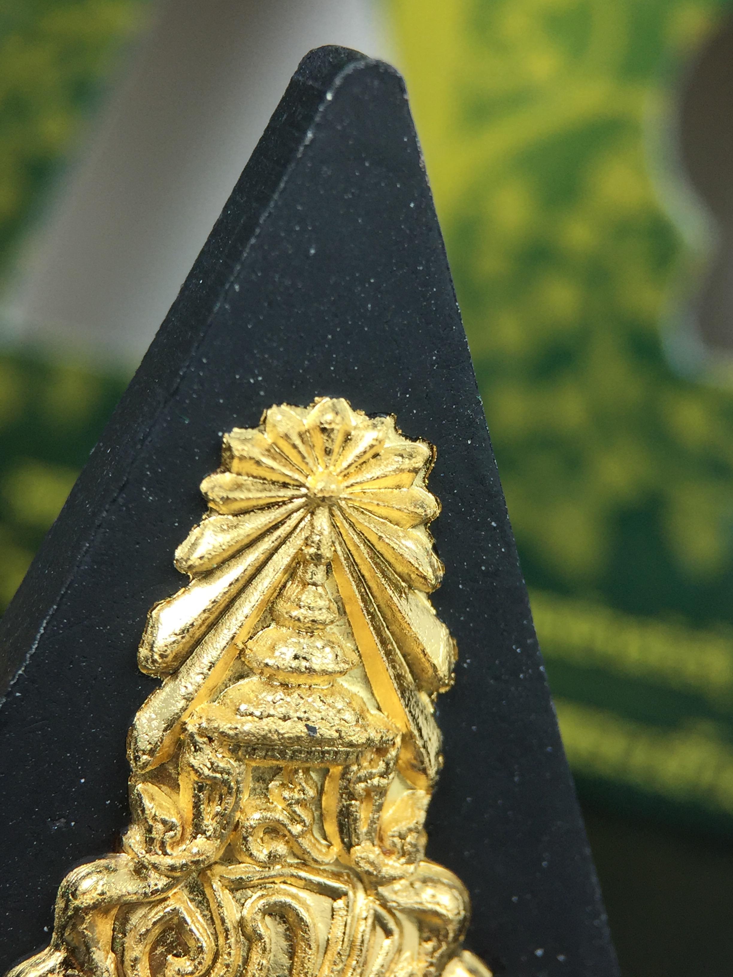 พระพุทธชินราช(จำลอง)ภปร. 84พรรษา เนื้อผงปิดทองด้านหน้า หลัง ภ.ป.ร. ยิงทอง(พระราชทานมวลสาร จิตรลดาและเส้นพระเจ้า ร.9(เส้นผม))ทรงคุณค่าอีกหนึ่งรุ่นยอดนิยม