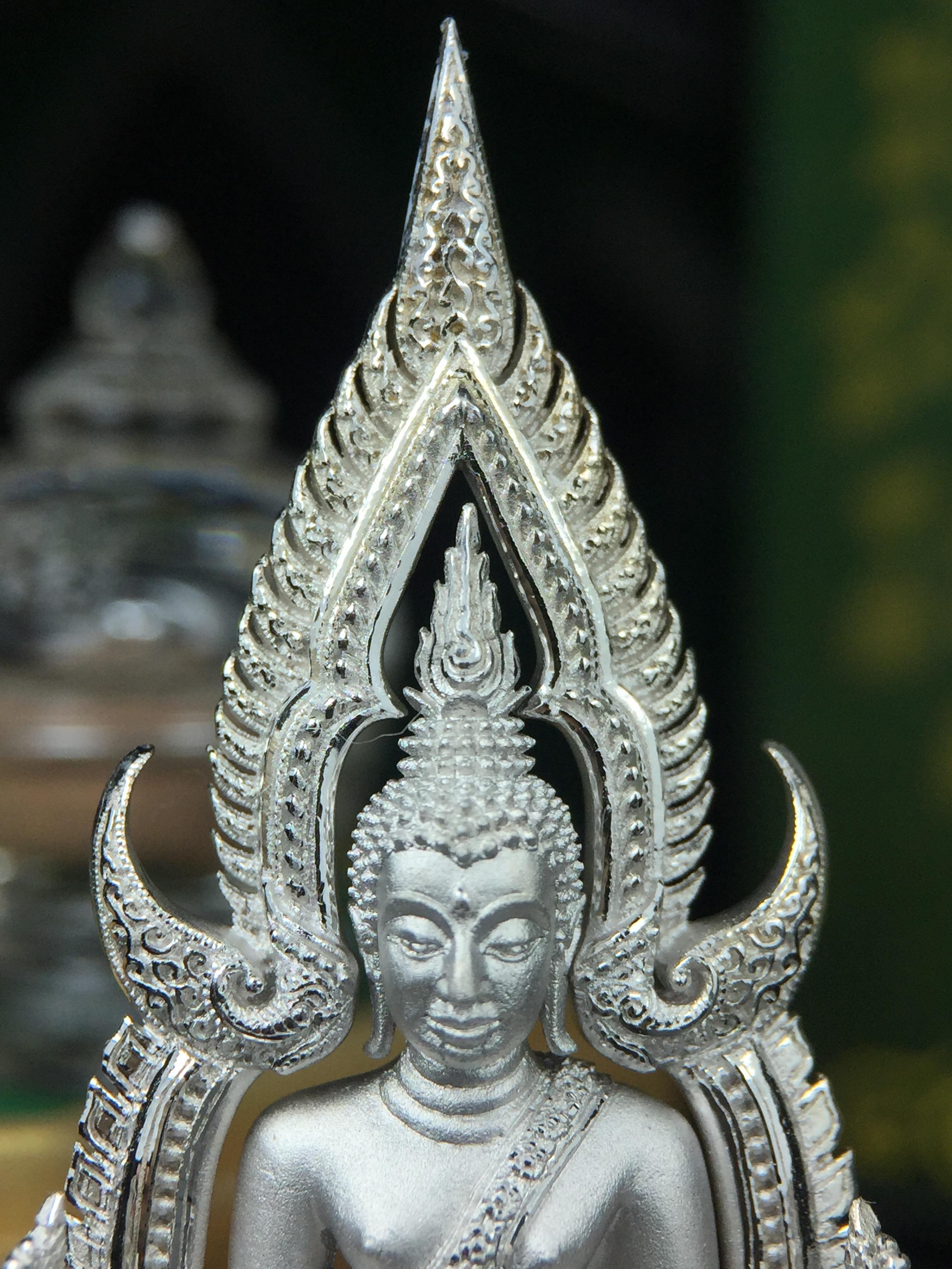 พระพุทธชินราช(จำลอง) ภปร. 84 พรรษา เนื้อเงินชุบทองคำขาว พิมพ์ใหญ่ขนาดหน้าตัก 3/4 นิ้ว(พระราชทานมวลสาร จิตรลดาและเส้นพระเจ้า(เส้นผม))รัชกาลที่9)พุทธศิลป์ทรงคุณค่าอีกหนึ่งรุ่นยอดนิยม(1ใน 3000 องค์)