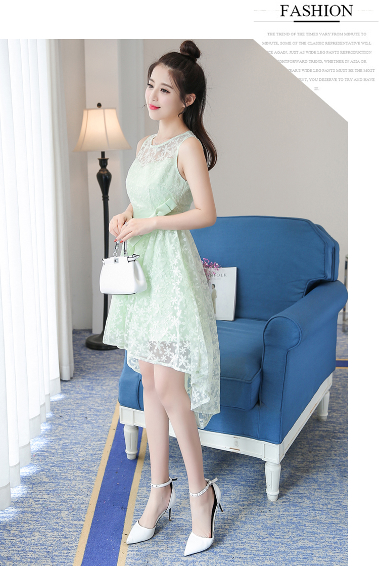 ชุดเดรสสั้นผ้าลูกไม้สีเขียวอ่อนสดใส แขนกุด กระโปรงหน้าสั้นหลังยาว