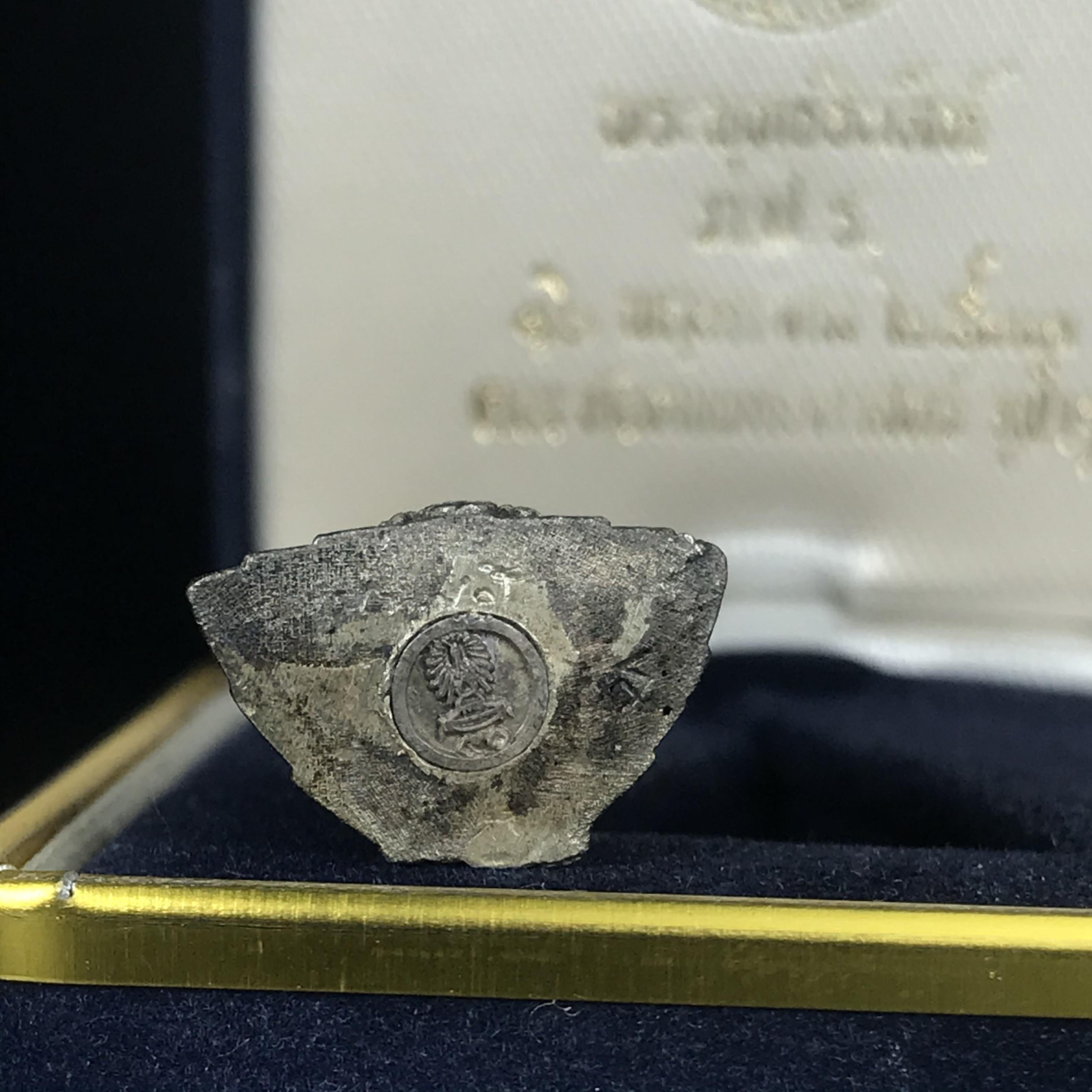 พระกริ่งพระพุทธชินสีห์ ภปร ทันโตเสฏโฐ ปี 2533 เนื้อเงิน (วัตถุมงคลหนึ่งเดียวที่บรรจุพระทนต์(ฟัน)ในหลวงรัชกาลที่9 พระราชทานให้จัดสร้าง)(1ใน1999องค์)