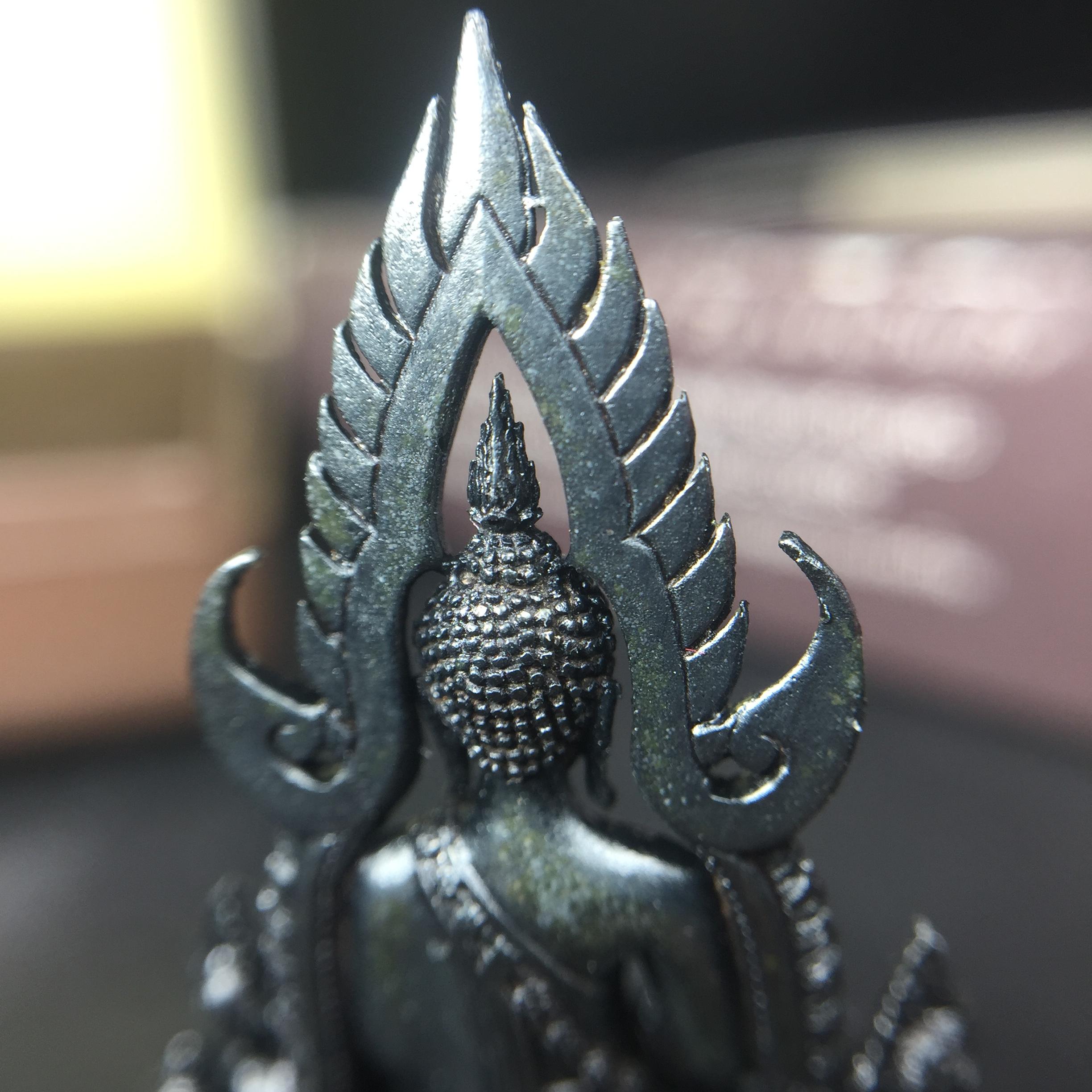 พระพุทธชินราช ภปร. โครงการ "เพราะแผ่นดินนี้ คือ แผ่นดินเกิด" ปี2548(รุ่นแรก) ลอยองค์ หน้าตัก 1/2 นิ้ว เนื้อเงินรมดำ