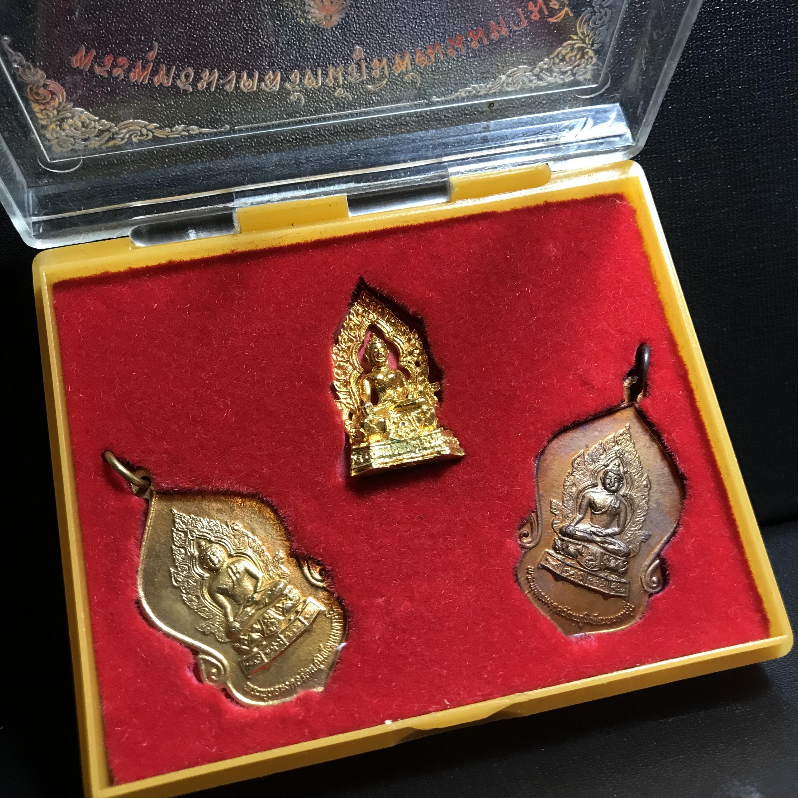 ชุดวัตถุมงคลพระพุทธมงคลรัตนภูมิพัฒนมหามุนี ภปร. วัดมงคลรัตนาราม วัดไทยในซานฟรานซิสโก สหรัฐอเมริกา ( Sanfrancisco USA.) ปี2523