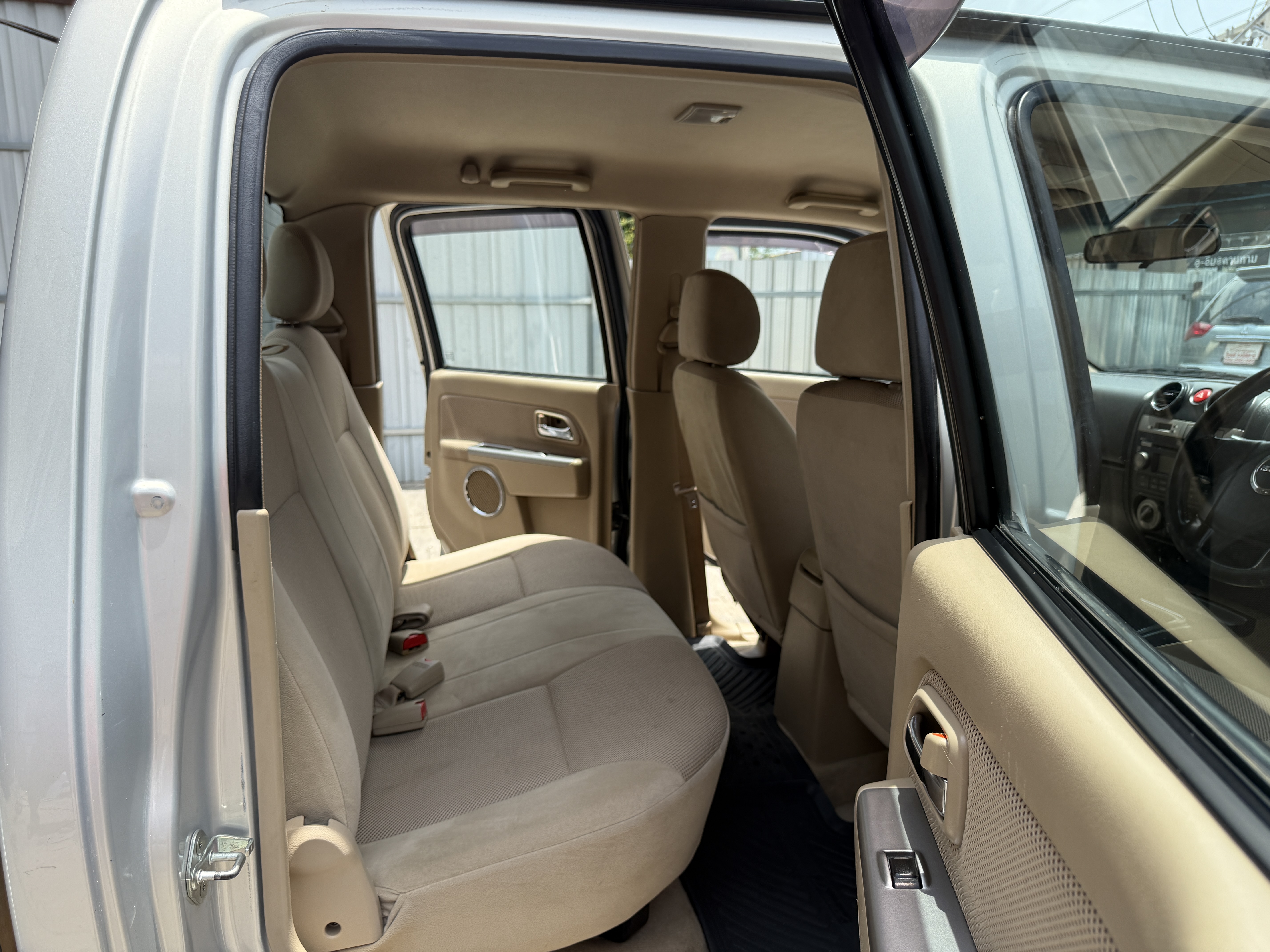 Isuzu Dmax 4ประตู Hilander 2.5 Abs 2011 เงิน