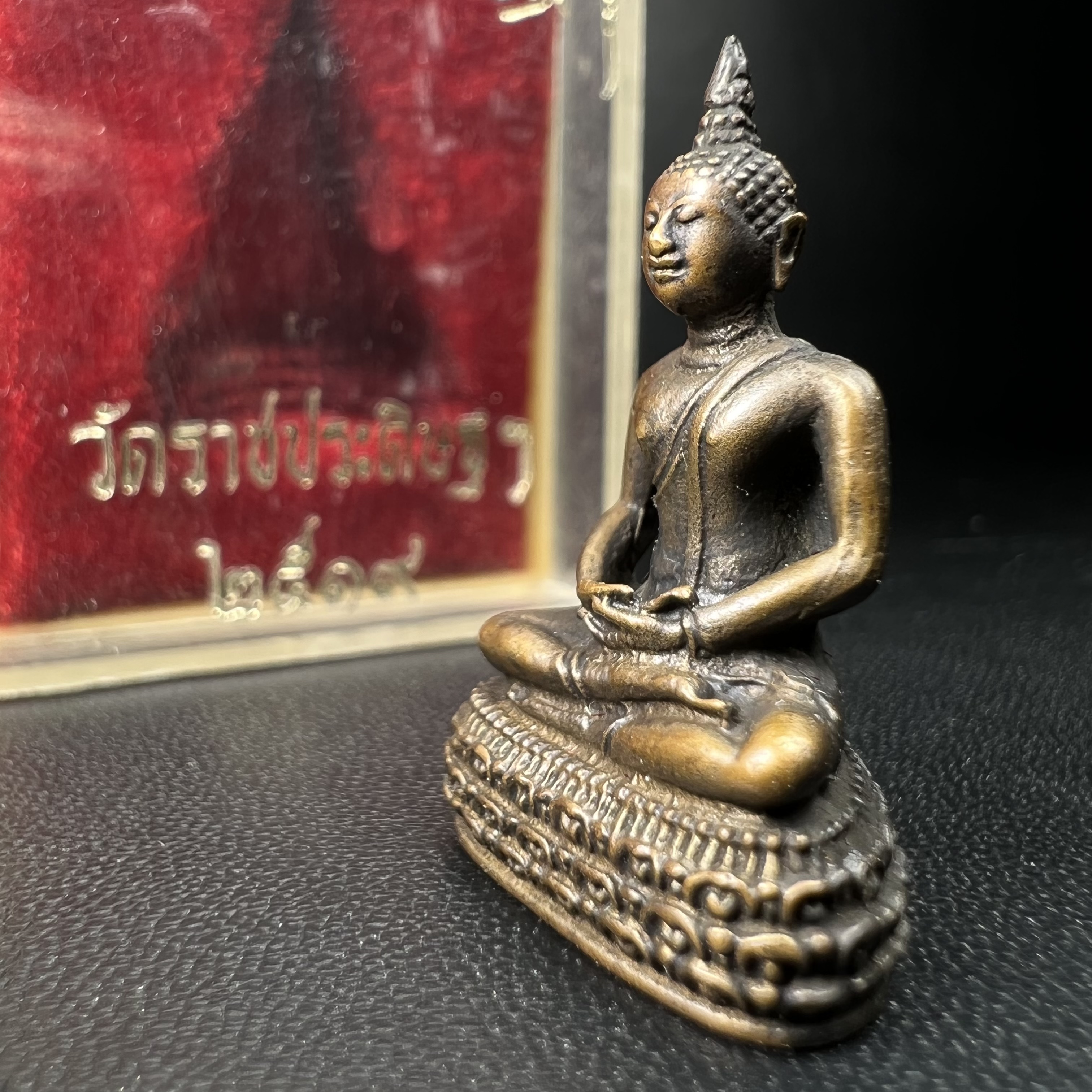 พระกริ่งพระพุทธสิหิงห์ วัดราชประดิษฐ์ ปี2519 เนื้อนวโลหะกล่องบรรจุเดิม(ในหลวงรัชกาลที่9เสด็จในพิธี)พระดี ปีลึก พิธีใหญ่