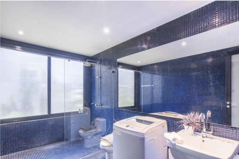 For Rent : Patong Seaview 1 bed room condominium 60 Sqm. Thai freehold.