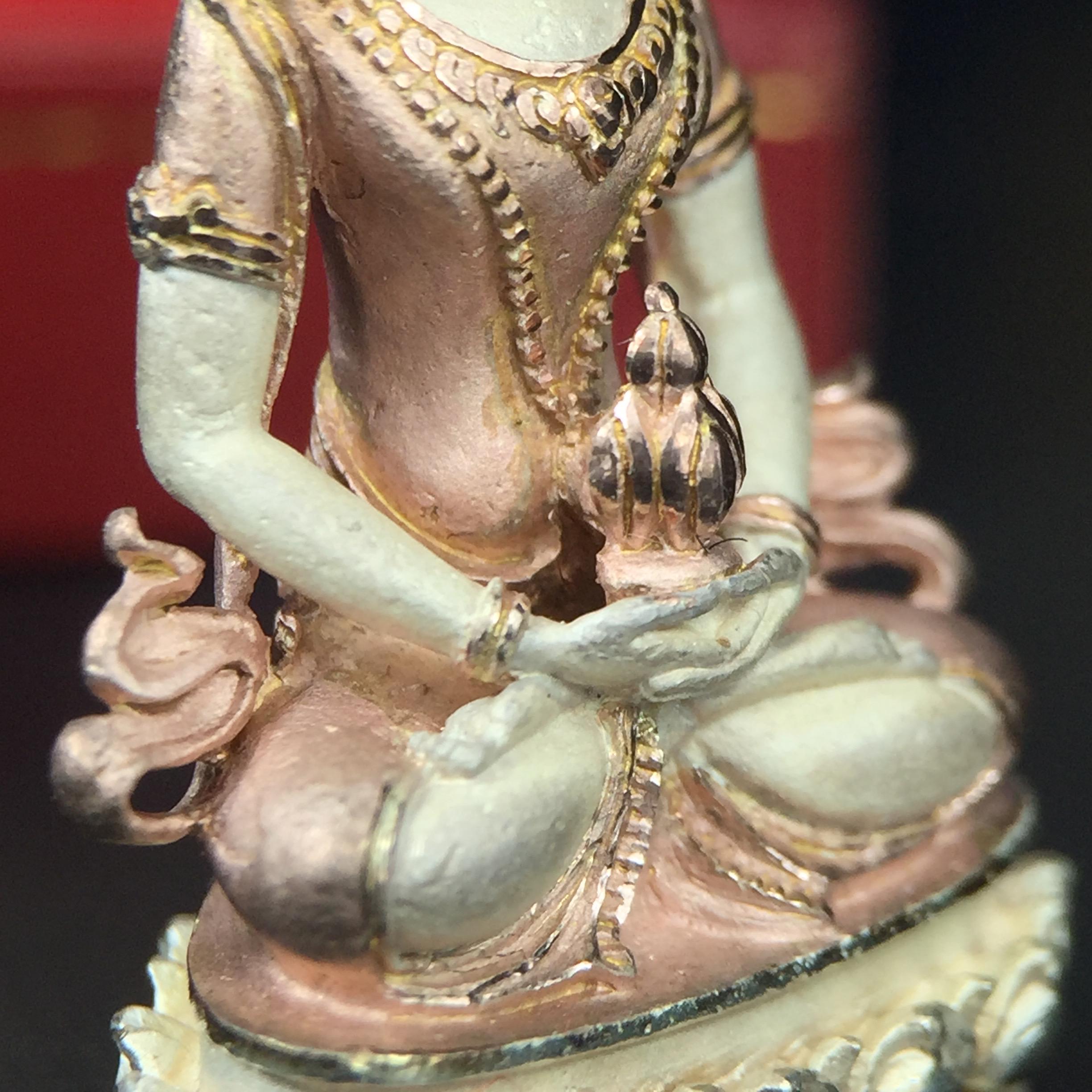 พระกริ่งอวโลกิเตศวร ( เจ้าแม่กวนอิม ) วัดโพธิ์แมนคุณาราม เนื้อเงิน 3 กษัตริย์ พ่นทราย รุ่นอุดมโภคทรัพย์ พ.ศ.2539(พร้อมกล่องบรรจุการ์ดใบรับรองเดิมครบ) (อีกหนึ่งรุ่นยอดนิยม พุทธศิลป์สวยงดงาม)