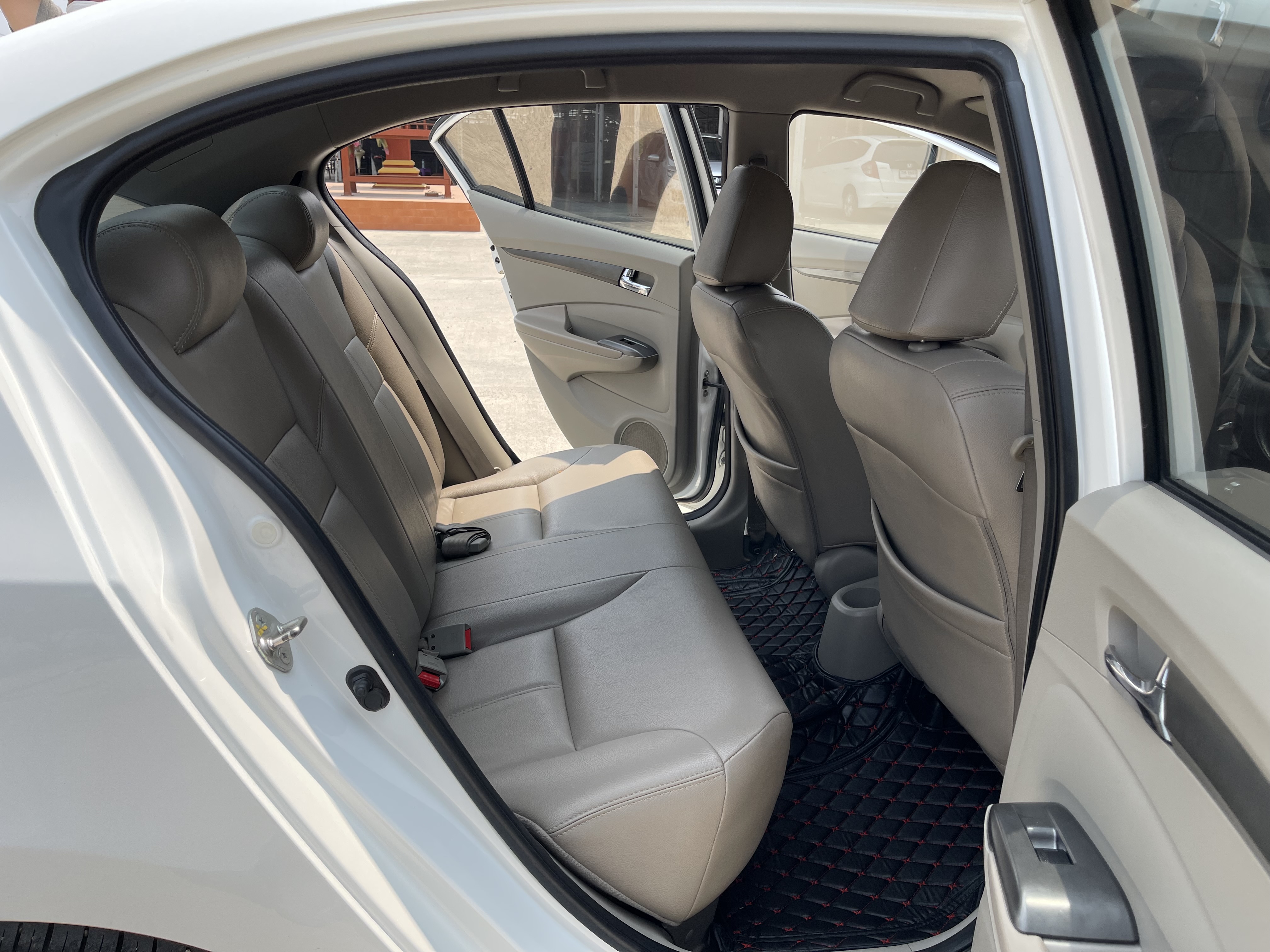 Honda City 1.5 SV At 2013 ขาว