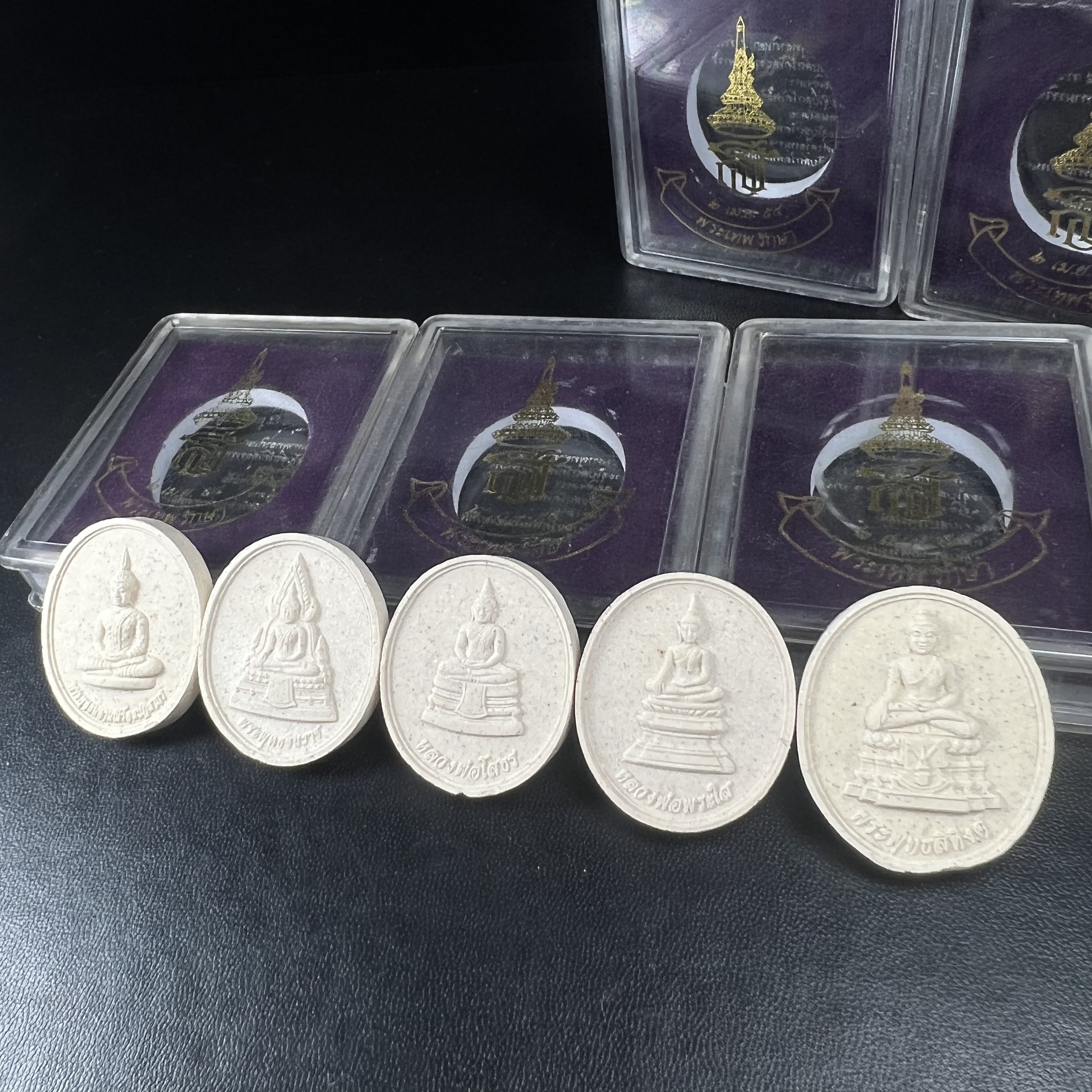 พระเบญจพุทธปาฏิหาริย์ สธ. รุ่น “พระเทพรักษา” ปี 2554 ชุดเนื้อผง ขนาด 2.5 ซม.(ครบชุด 5 องค์) พร้อมกล่องบรรจุเดิมครบสมบูรณ์(พิธีใหญ่ มหาพุทธาภิเษก 5 วัด 5 พิธี)