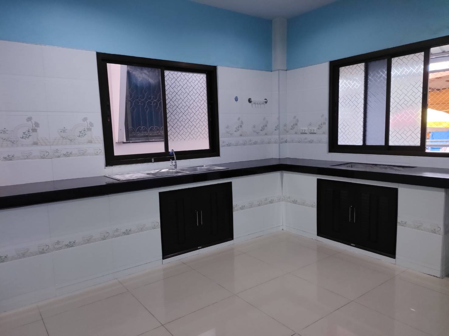 For Rent : Thalang, 2-Storey Commercial Building, 3 Rooms