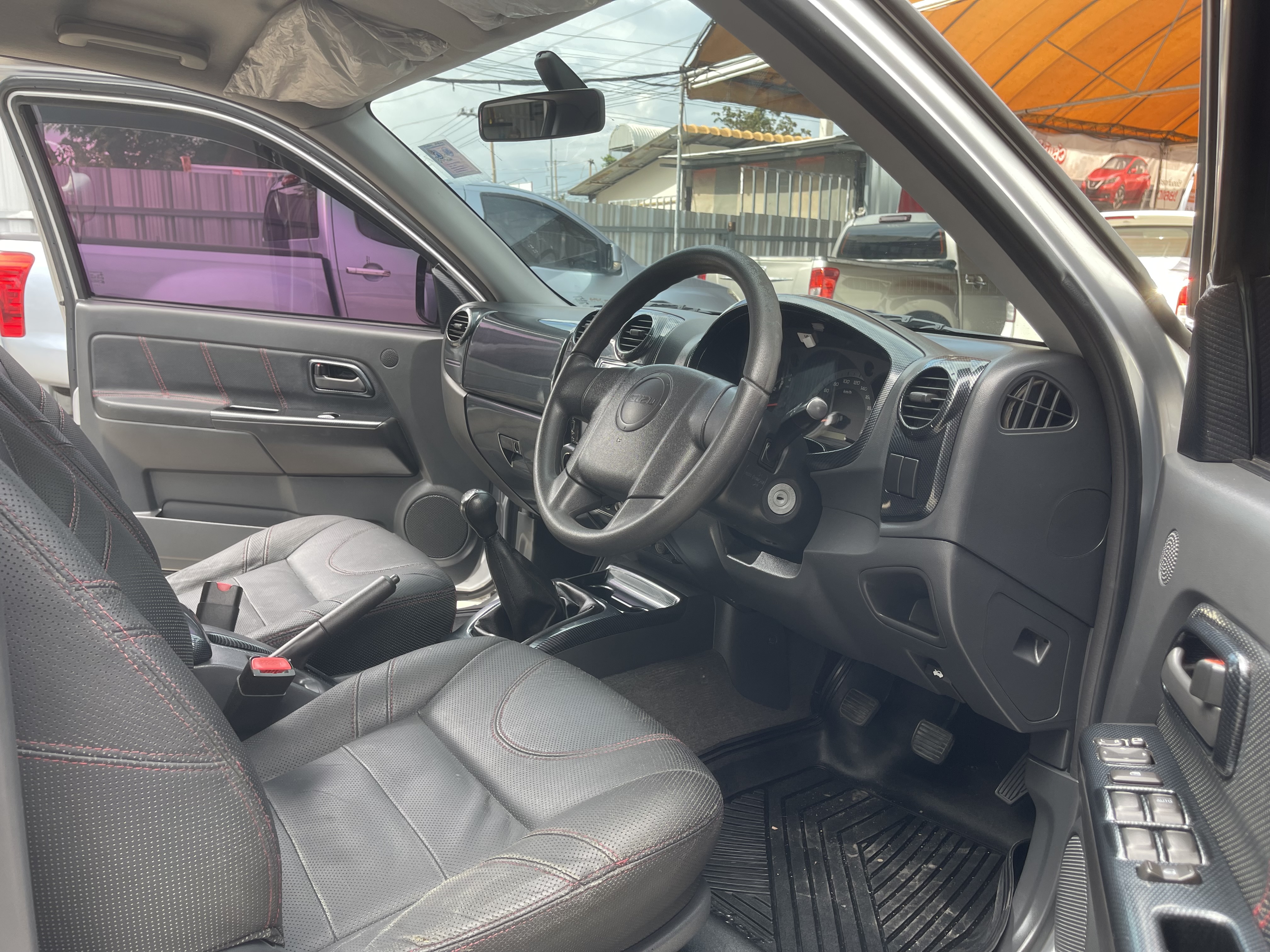 Isuzu Dmax 4ประตู SX 2.5 2012 เงิน