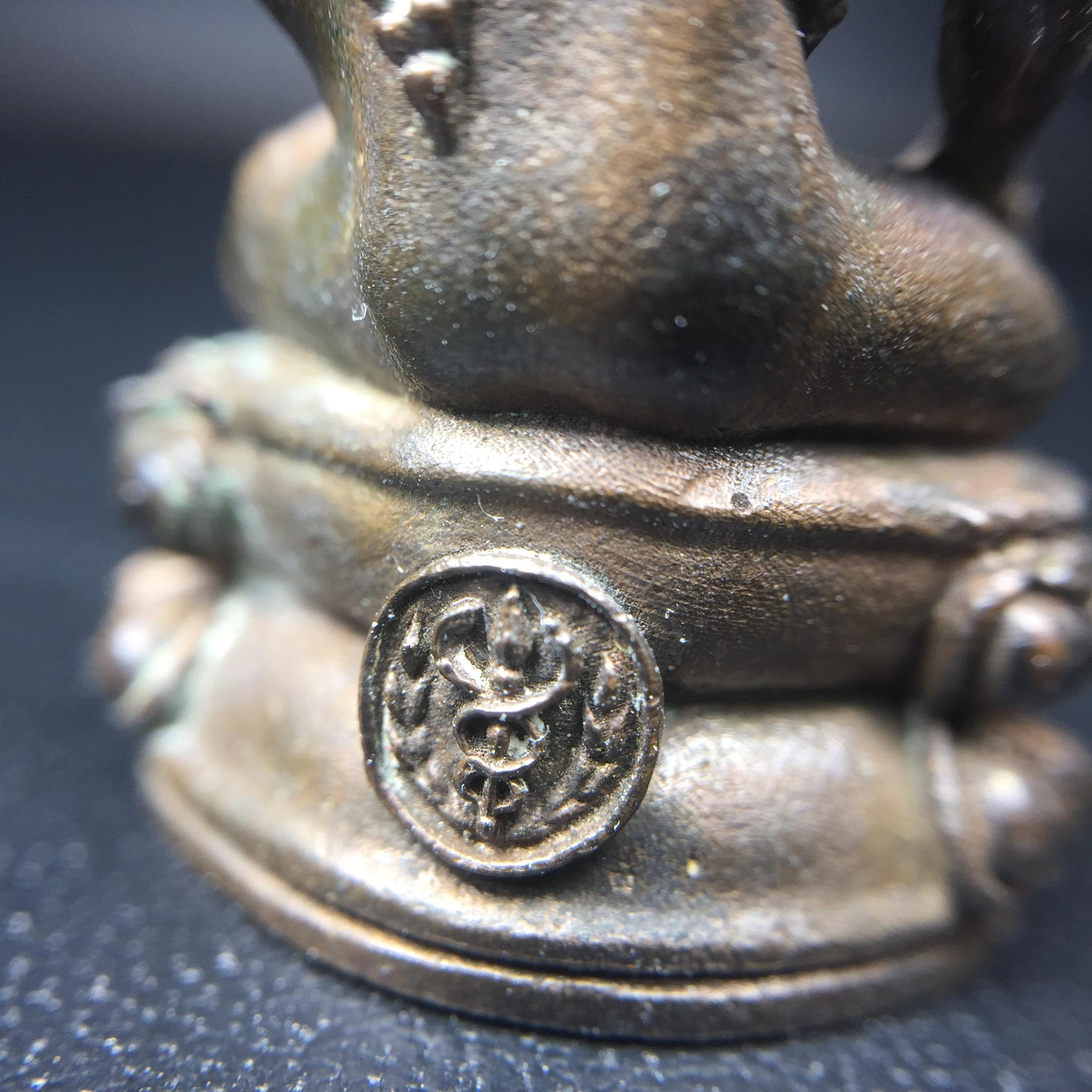 พระกริ่งศิรากาศ ภปร.(วัตถุมงคล"คุ้มเกล้าฯ") โรงพยาบาลภูมิพล เนื้อนวโลหะพิมพ์หน้าไทย (ในหลวงรัชกาลที่9เสด็จเททอง)(พิธีใหญ่)(นิยม)