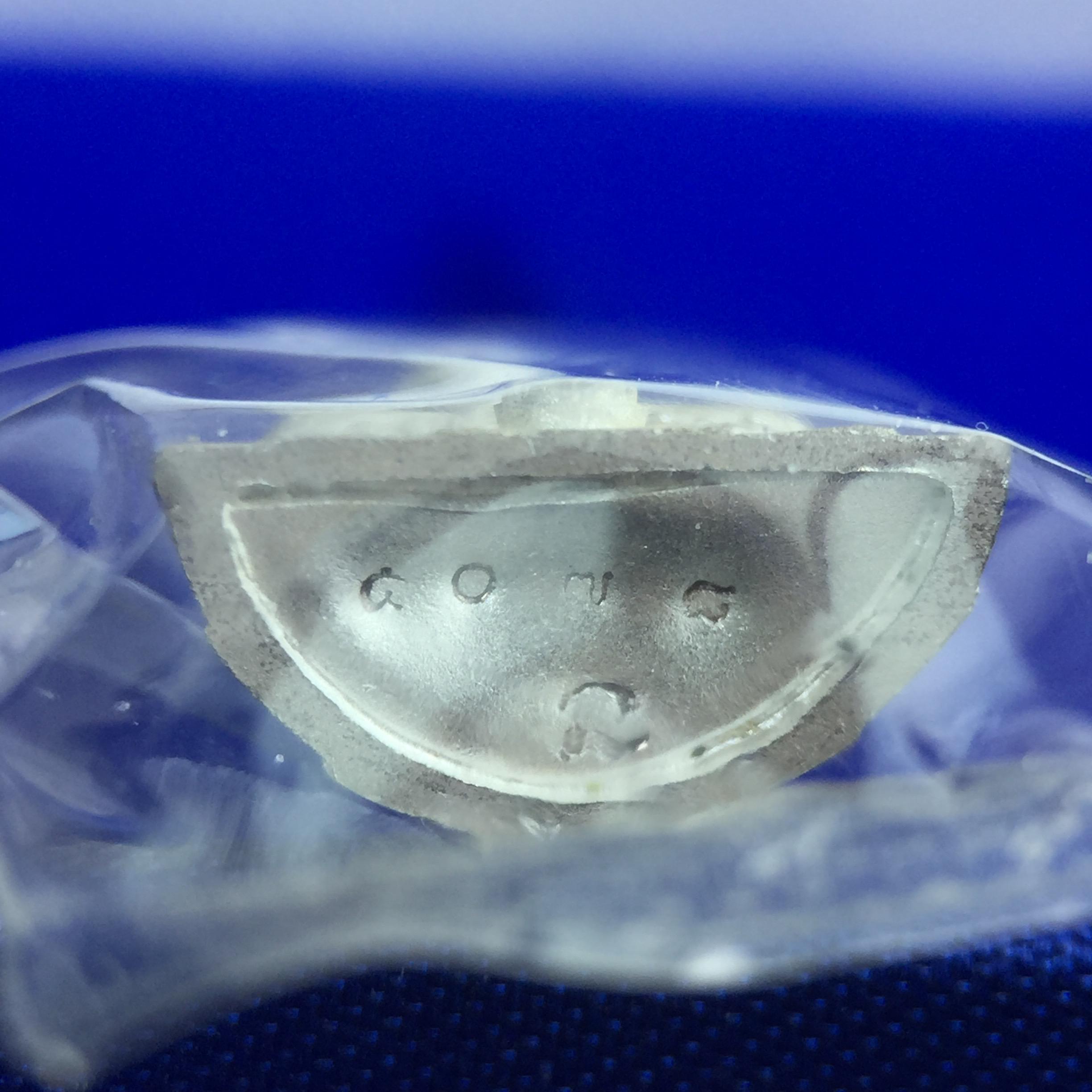 พระชัยวัฒน์พุทธสิหิงค์ ภปร. รุ่นสร้างหอพระธรรมศาสตร์ ปี2542 เนื้อเงิน(ผิวเดิม ซีนซองเดิม กล่องครบสวยสมบูรณ์) มหาพิธี 3วาระอันยิ่งใหญ่(ตอกโค๊ตและหมายเลข)1ใน 10000 องค์