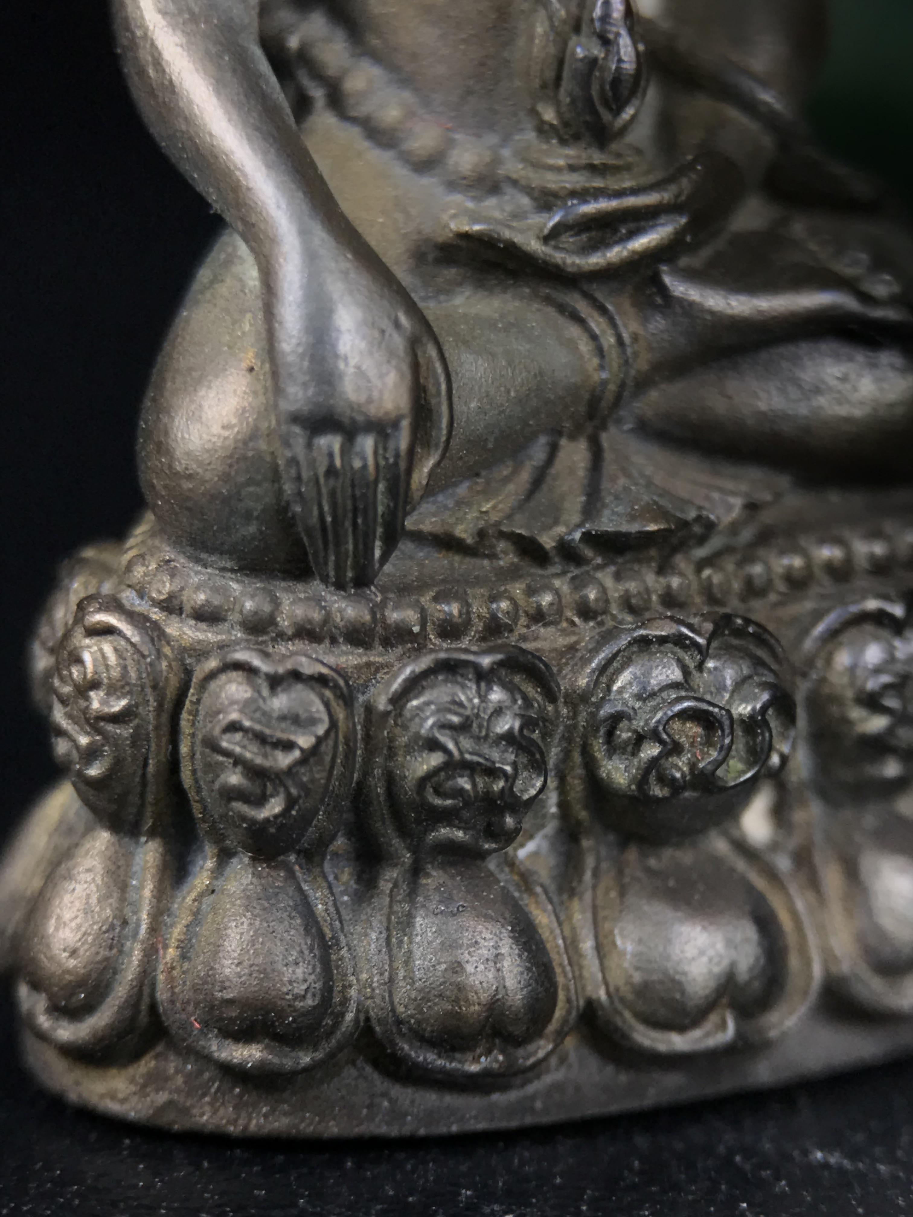 พระกริ่งวาสนา สมเด็จพระสังฆราช(วาสน์)วัดราชบพิธฯ ปี 2531 เนื้อนวโลหะ สร้างเป็นที่ระลึกในคราวที่สมเด็จพระอริยวงศาคตญาณ สมเด็จพระสังฆราช(วาสน์ วาสโน)มีพระชนมายุครบ90พรรษา(ในหลวง ร.9 เสด็จในพิธี)งานแกะแม่พิมพ์โดย นายช่างเกษม มงคลเจริญ)(1ใน1991องค์)