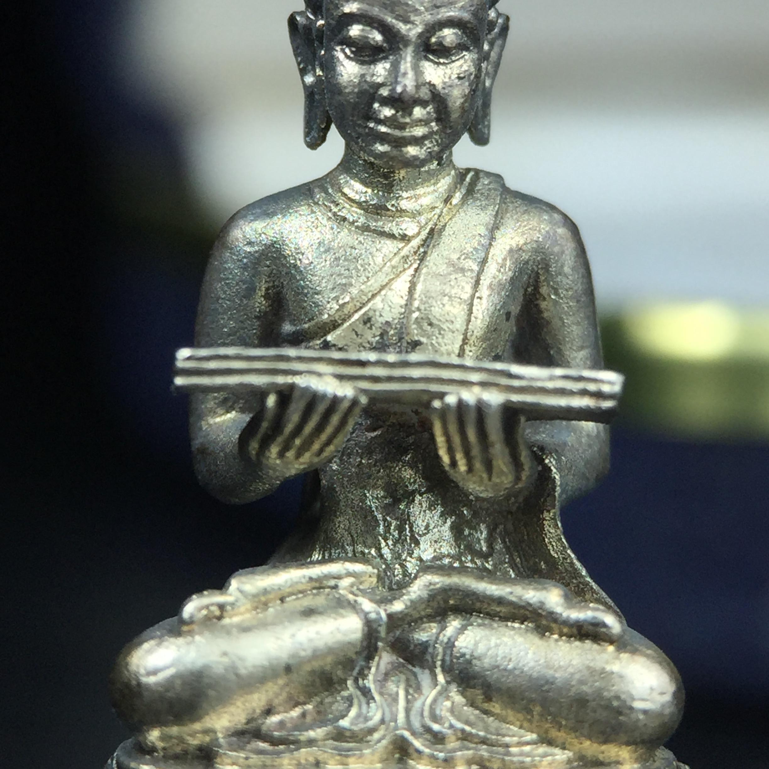 พระกริ่งปรมานุชิตชิโนรส วัดพระเชตุพนวิมลมังคลาราม(วัดโพธิ์) ปี2533 เนื้อเงิน ( ในหลวงรัชกาลที่9เสด็จเททอง)พิธีใหญ่ งดงามด้วยพุทธศิลป์เปี่ยมด้วยพุทธคุณ อีกหนึ่งรุ่นที่แนะนำสะสมบูชา