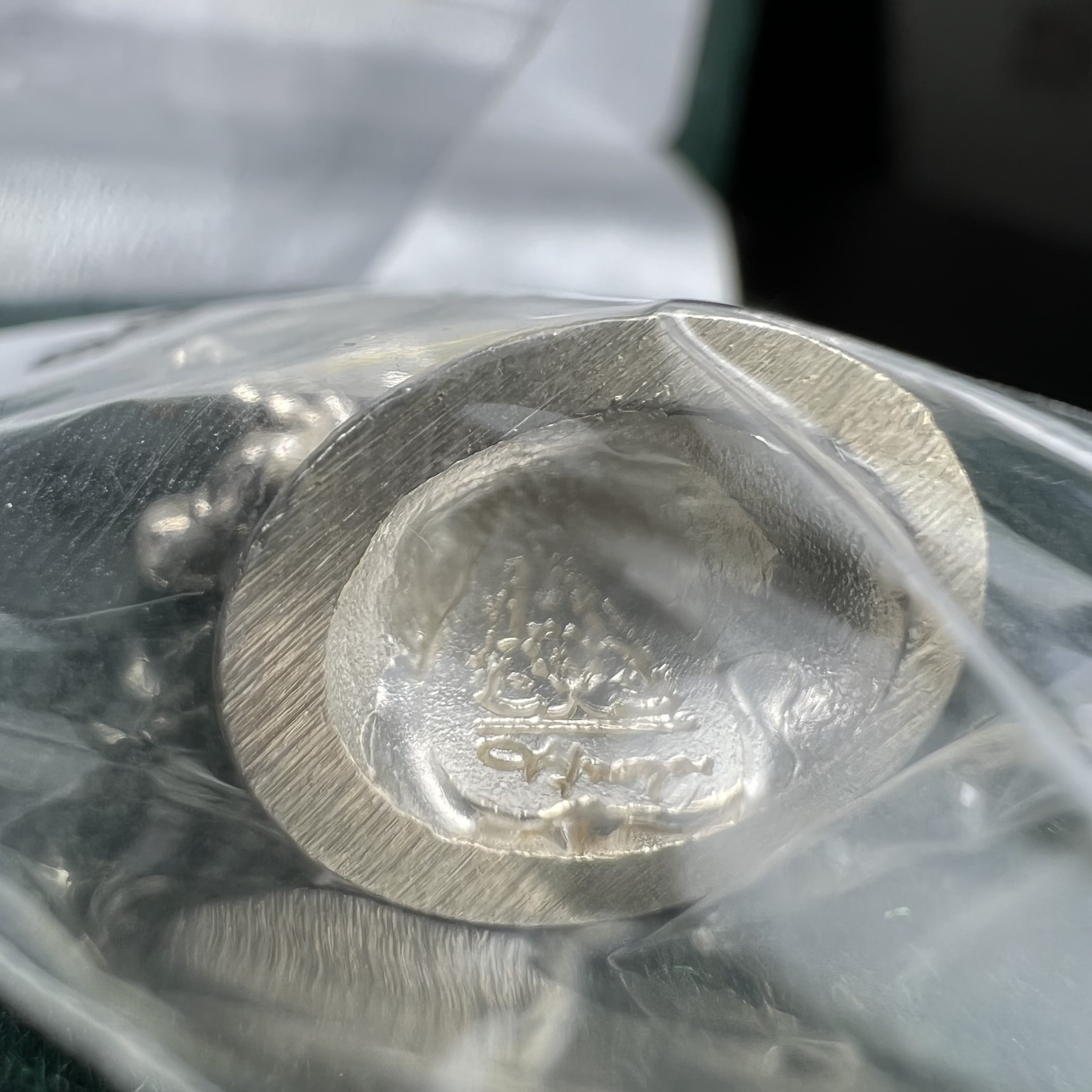 พระพิฆเนศวร รุ่น 108 ปี แห่งการสถาปนากรมศิลปากร ปี 2562 เนื้อเงิน ขนาดลอยองค์ หน้าตัก 1/2 นิ้ว(ขนาดประมาณ 1.8 x 2.1 ซม.)(พิธีใหญ่ มวลสารดี)(มีโค๊ดและหมายเลขกำกับเลข)1 ใน 1999 องค์