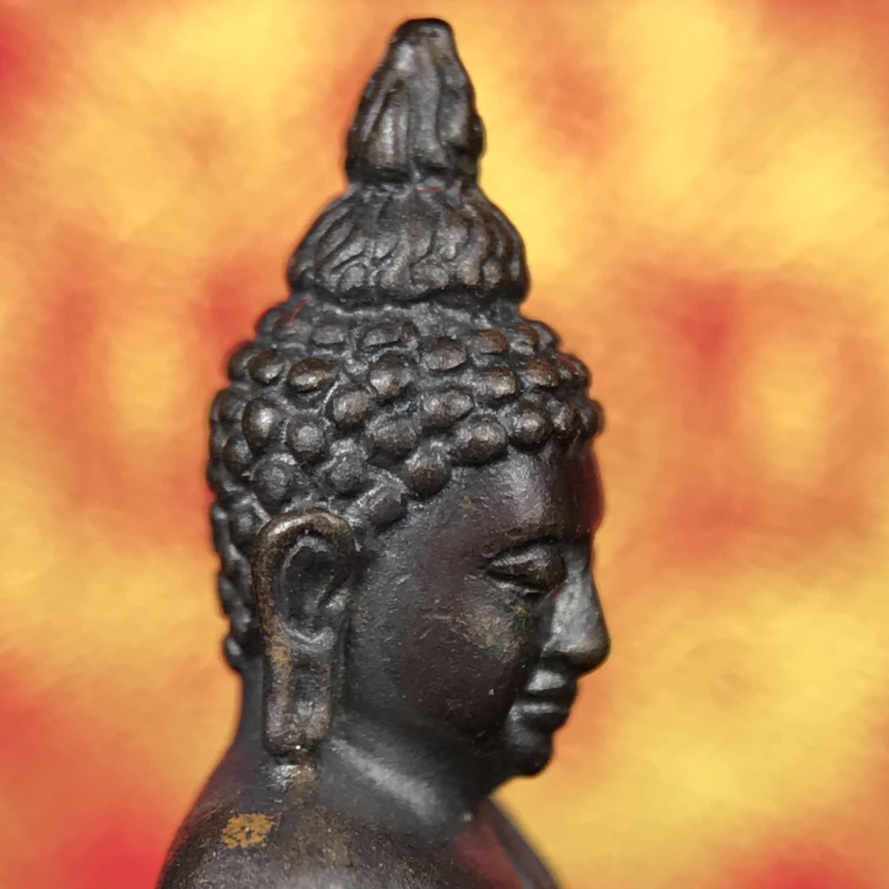 พระกริ่งไพรีพินาศ บรรจุเหล็กไหล ครั้งแรกและครั้งเดียวในประวัติศาสตร์ เฉลิมพระเกียรติ พระบาทสมเด็จพระเจ้าอยู่หัวรัชกาลที่9 พระชนมพรรษา 6 รอบ ปี2542 เนื้อนวโลหะผสมทองคำ(บรรจุเหล็กไหล)ดีนอก-ดีใน พิธีใหญ่ มวลสารเด่น (หายาก)