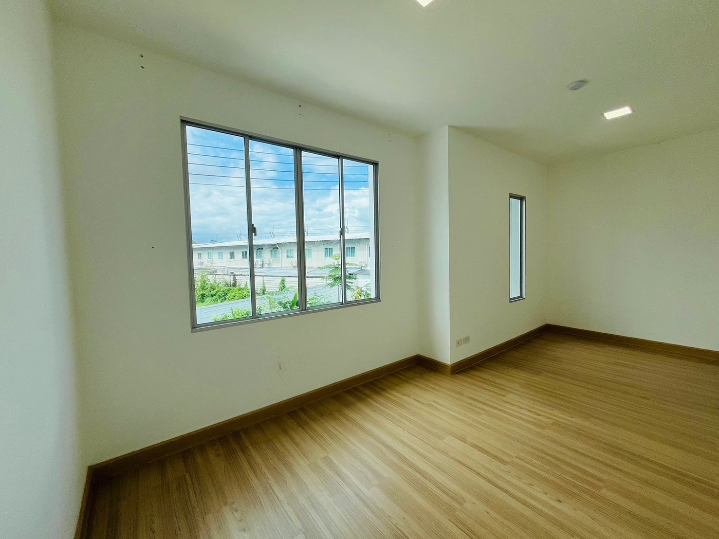 For Sales : Thalang, 2-story townhouse, 3 Bedrooms 2 Bathrooms