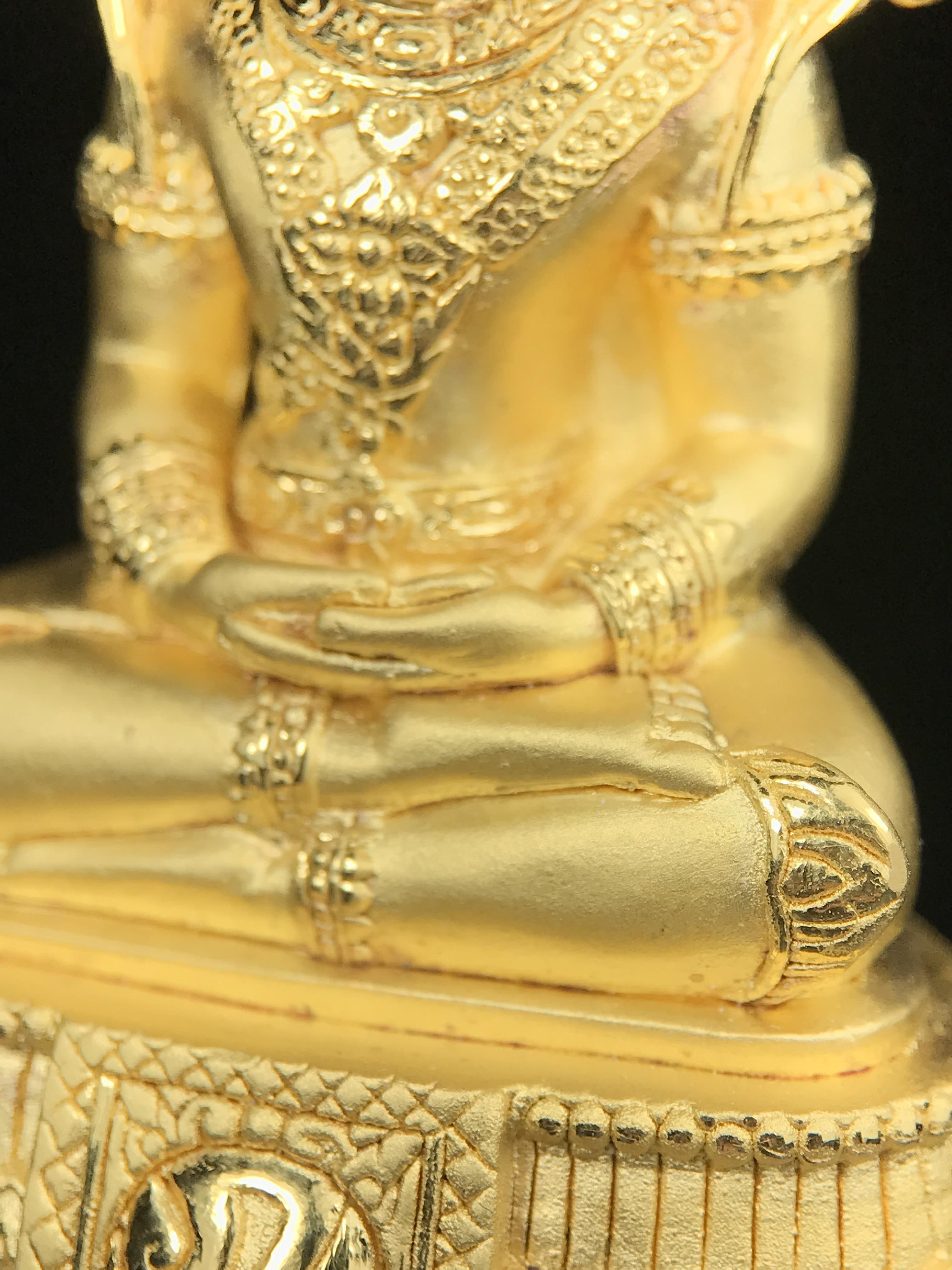 พระแก้วมรกต ภปร.(รุ่นแรก)ปี2545 รุ่นฉลองกรุงรัตนโกสินทร์ครบ 220 ปี หล่อลอยองค์ เนื้อทองคำบริสุทธิ์99.99% ขนาดบูชา 50*90 มม.(องค์หมายเลข ๗๘๙)(เลขมังกร 789 พลังแห่งความ มั่งคั่ง ร่ำรวย อำนาจ บารมี)สุดยอดมงคลแผ่นดินที่ควรเก็บรักษา บูชาเป็นมงคลชีวิต(หายากมาก)