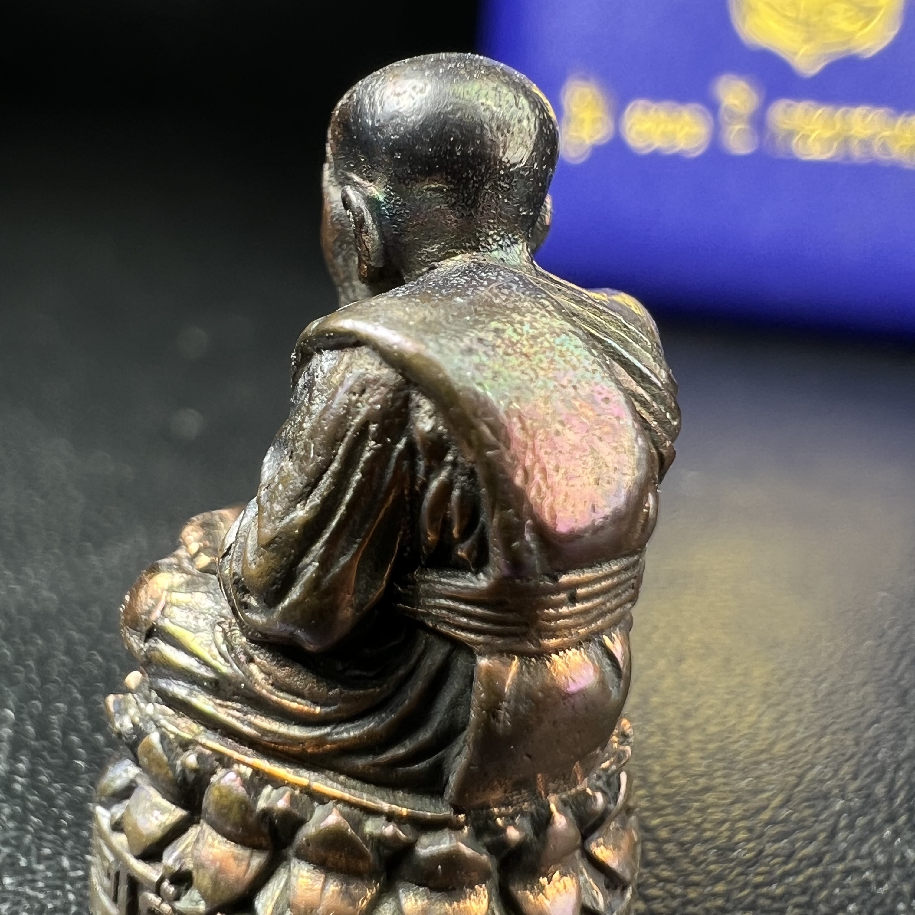 รูปเหมือนหล่อลอยองค์หลวงปู่ทวด รุ่น 111ปี กระทรวงกลาโหม เนื้อนวโลหะรมดำ-ปัดเงา ปี2540 พิธีใหญ่ เข้มขลัง นิยม พร้อมกล่องบรรจุเดิม(คัดสภาพสวยผิวเทพๆผิวรุ้งๆ)ทั้งพิธีทั้งพุทธศิลป์ทรงคุณค่าอีกหนึ่งรุ่นยอดนิยม