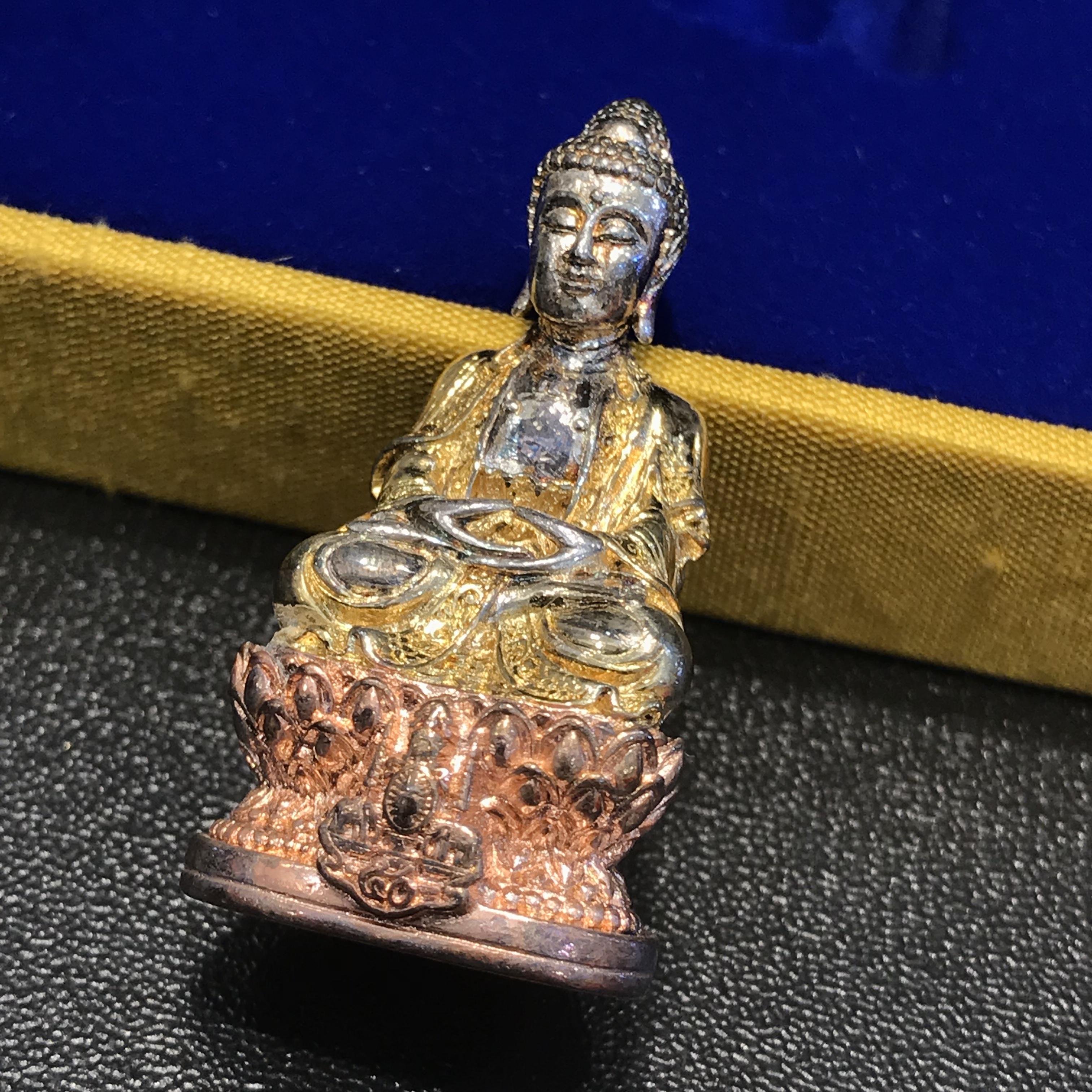 พระกริ่งจีน "ต้าเยิ่นถะ" (เนื้อเงินสามกษัตริย์) รุ่นฉลองกาญจนาภิเษกครองราชย์ 50 ปี วัดบวรนิเวศ ปี2538