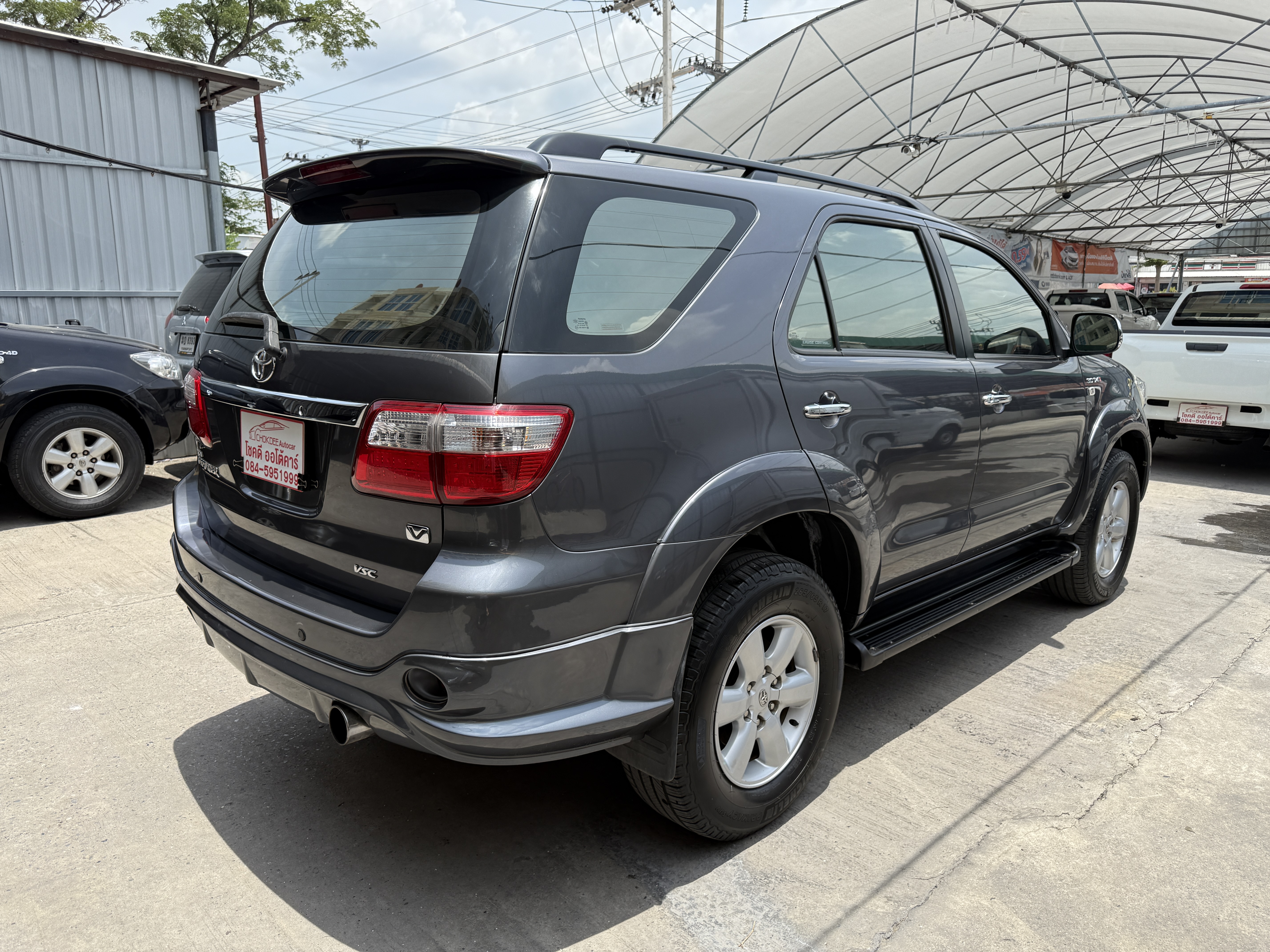 Toyota Fortuner 3.0 V 2WD At 2011 เทาดำ