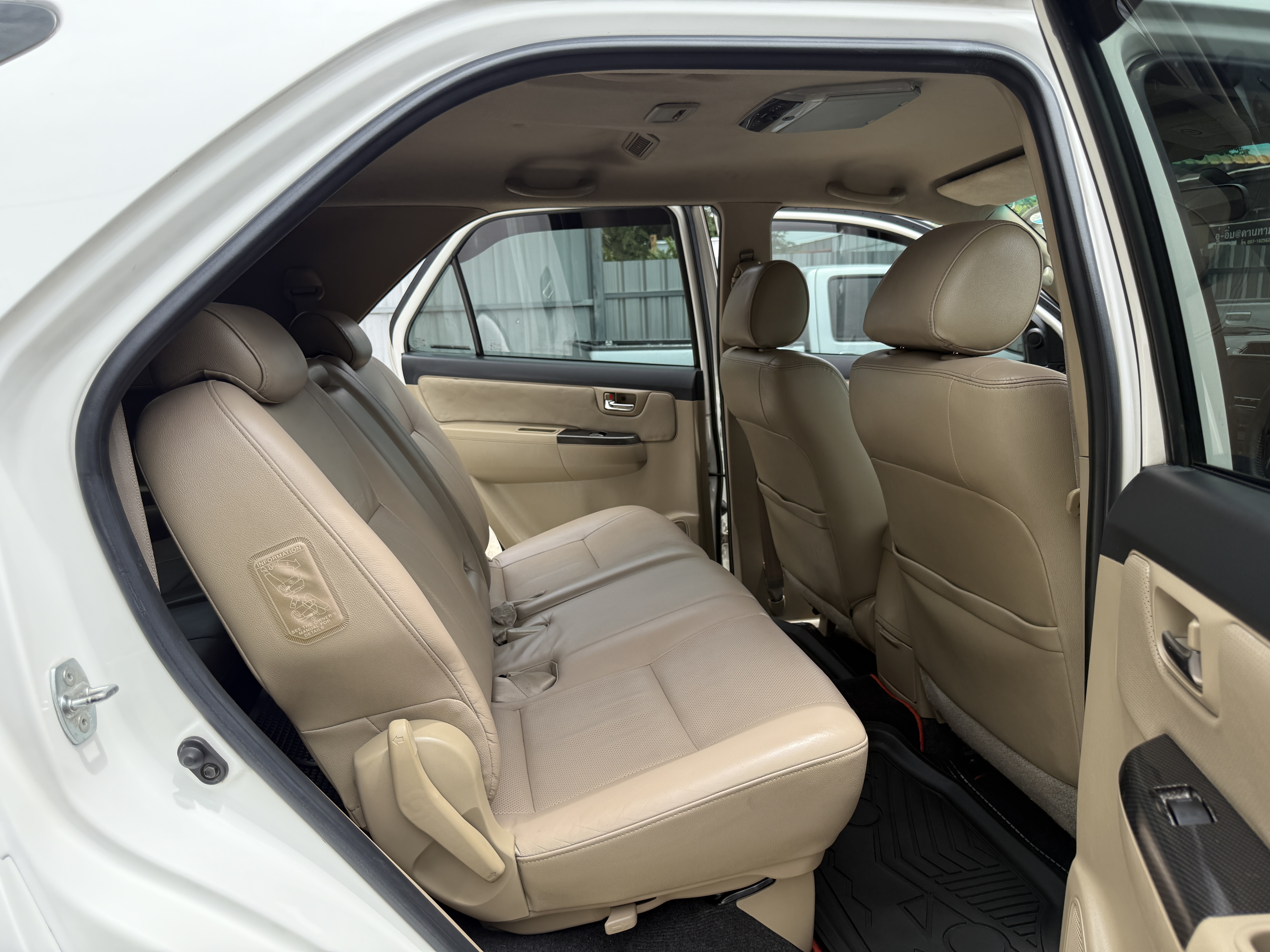 Toyota Fortuner 3.0 V 4WD TRD Sportivo At 2011 ขาว