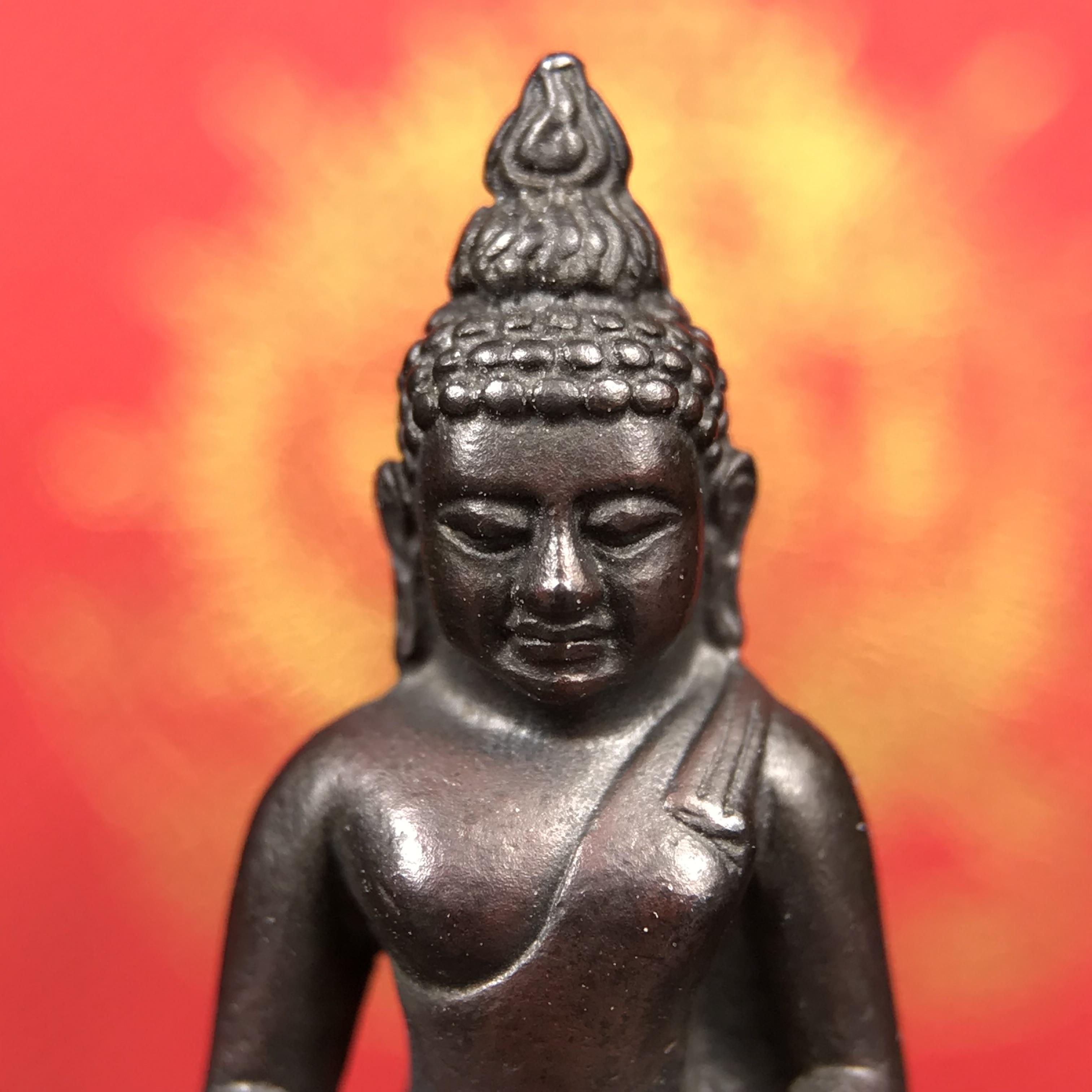 พระกริ่งไพรีพินาศ บรรจุเหล็กไหล ครั้งแรกและครั้งเดียวในประวัติศาสตร์ เฉลิมพระเกียรติ พระบาทสมเด็จพระเจ้าอยู่หัวรัชกาลที่9 พระชนมพรรษา 6 รอบ ปี2542 เนื้อนวโลหะผสมทองคำ(บรรจุเหล็กไหล)ดีนอก-ดีใน พิธีใหญ่ มวลสารเด่น (หายาก)