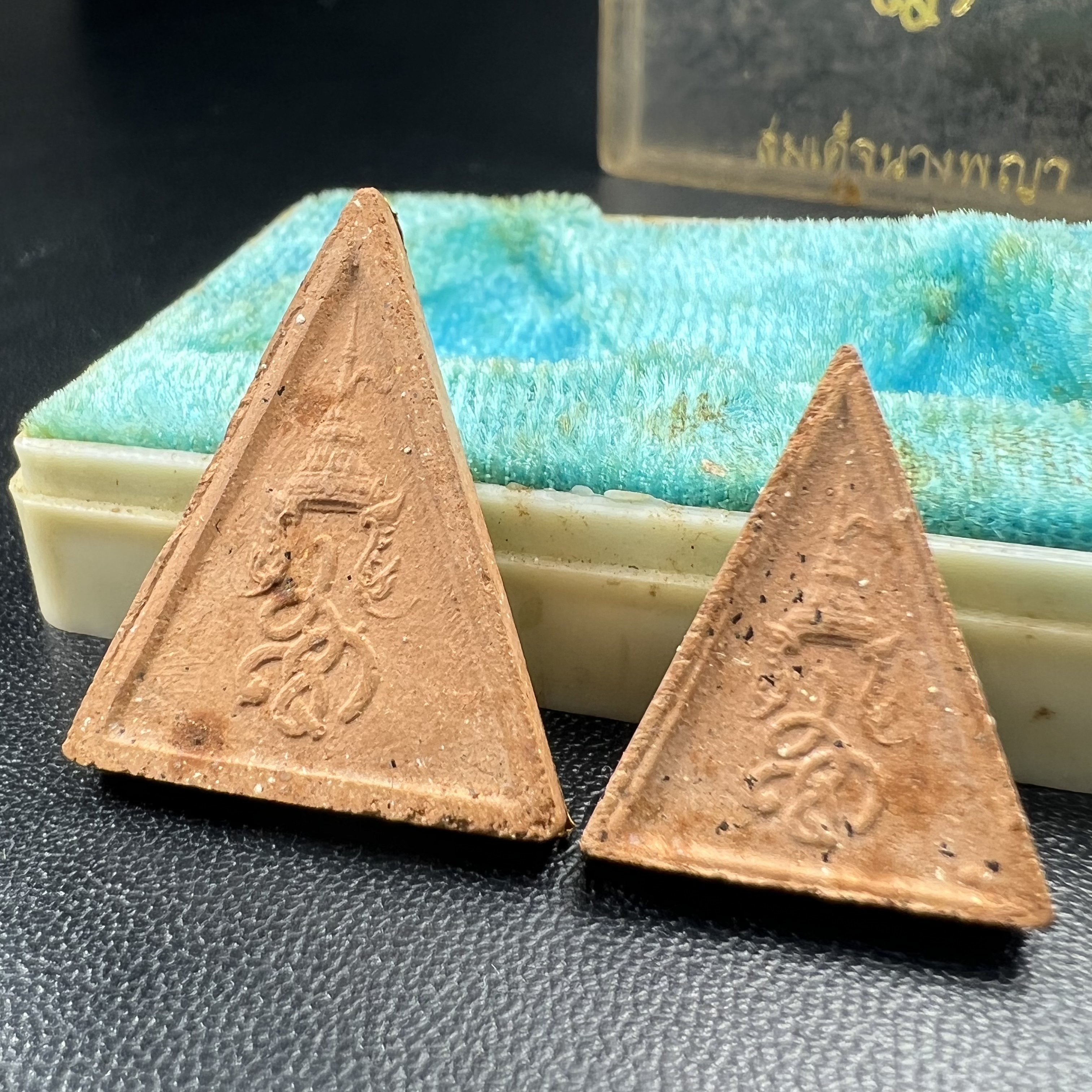 พระสมเด็จนางพญา สก. วัดบวรนิเวศวิหาร ปี2519 ชุดพิเศษกรรมการ หน้ากากทองคำ พิมพ์ใหญ่-เล็กกล่องบรรจุเดิม(ในหลวงรัชกาลที่9และสมเด็จพระราชินี เสด็จร่วมในพิธี)(พิธีใหญ่)(มวลสารดี)(พบเจอและหายากที่สุดในรุ่น)