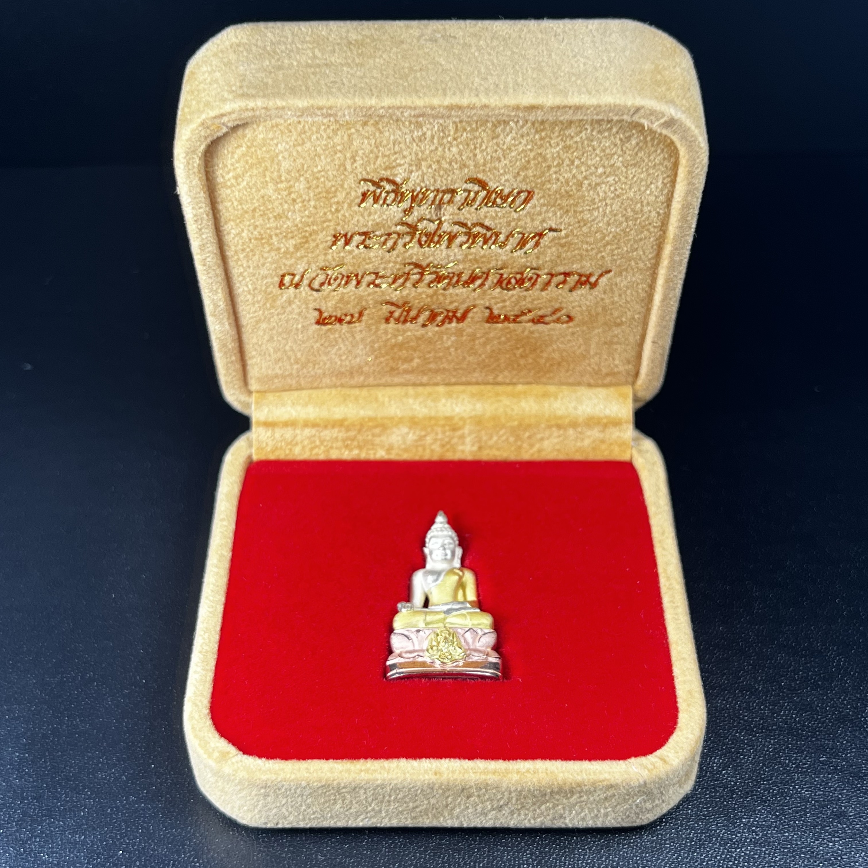 พระกริ่งไพรีพินาศ ครองสิริราชสมบัติครบ 50 ปี พ.ศ.2540 เนื้อเงินสามกษัตริย์ สวย ครบ สมบูรณ์ ชุดพระราชทาน(หายาก)