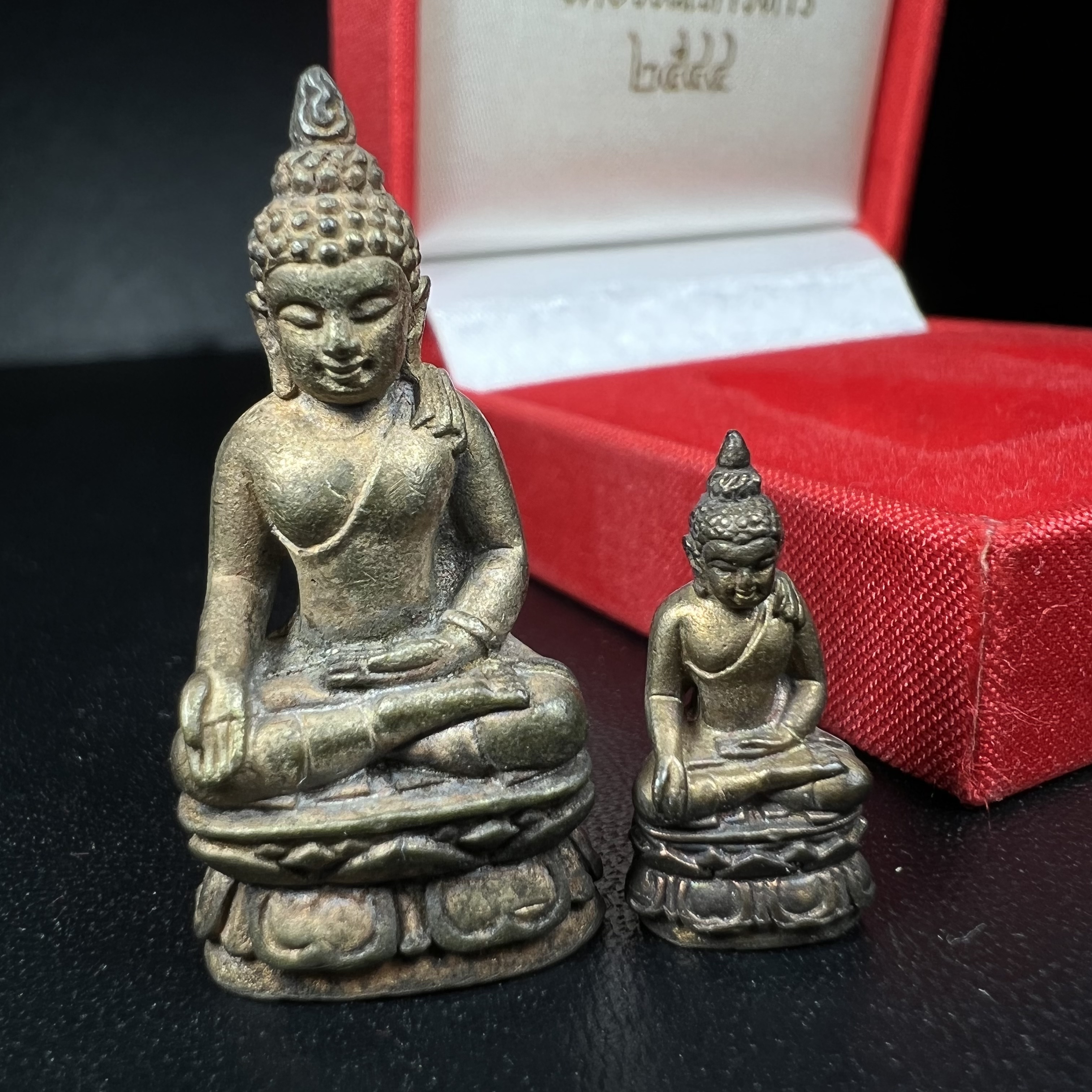 พระกริ่ง-พระชัยวัฒน์ ไพรีพินาศ วัดบวรนิเวศวิหาร ปี 2544 เนื้อสัมฤทธิ์ พิธีดีเยี่ยม สมเด็จพระญาณสังวร พระสังฆราช เสด็จจุดเทียนชัยและทรงอธิษฐานจิตด้วยพระองค์เอง(พิธีใหญ่นิยม)(1ใน9989องค์)