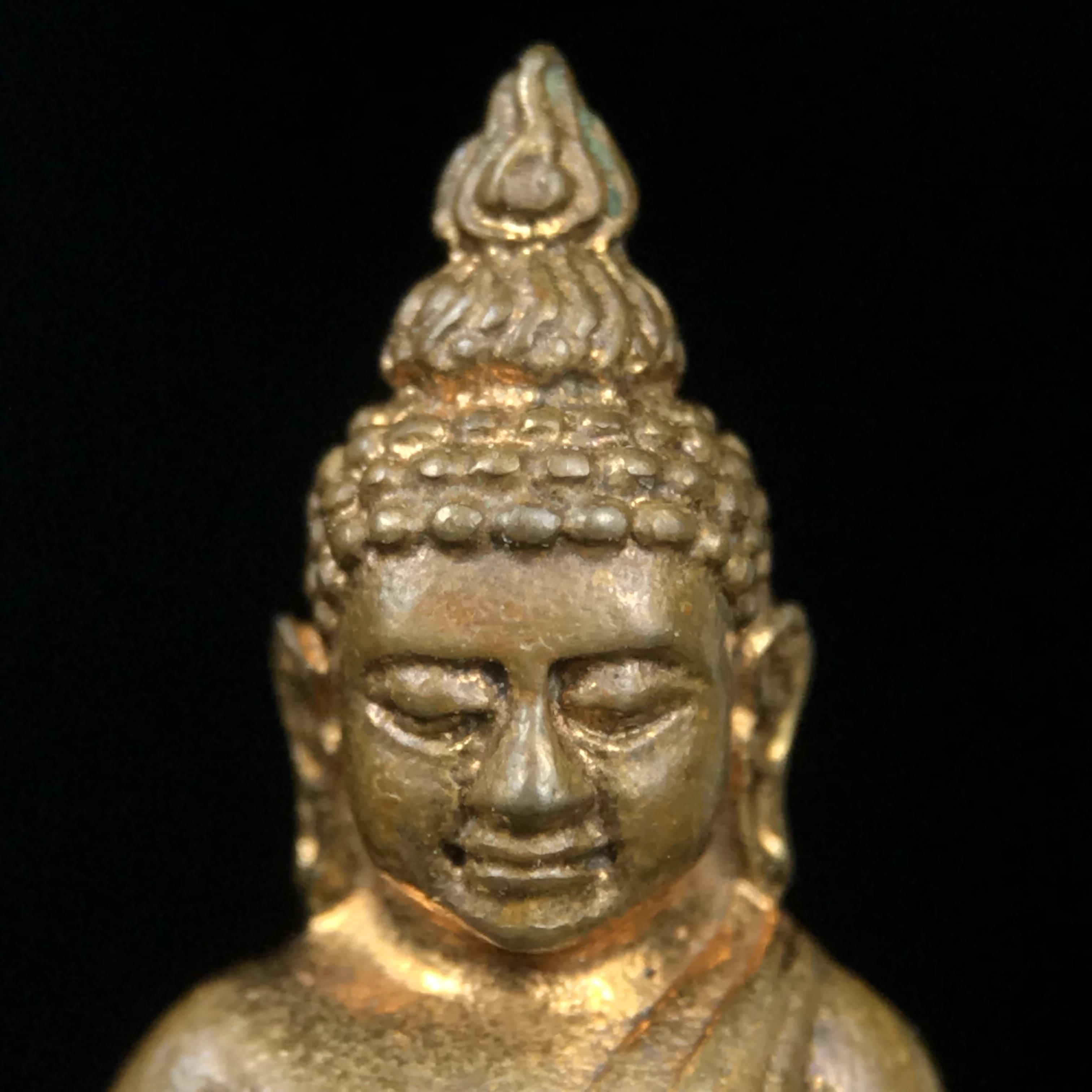 พระกริ่งไพรีพินาศ บรรจุเหล็กไหล ครั้งแรกและครั้งเดียวในประวัติศาสตร์ เฉลิมพระเกียรติ พระบาทสมเด็จพระเจ้าอยู่หัวรัชกาลที่9 พระชนมพรรษา 6 รอบ ปี2542 เนื้อสัมฤทธิ์(บรรจุเหล็กไหล)ดีนอก-ดีใน พิธีใหญ่ มวลสารเด่น (หายาก)