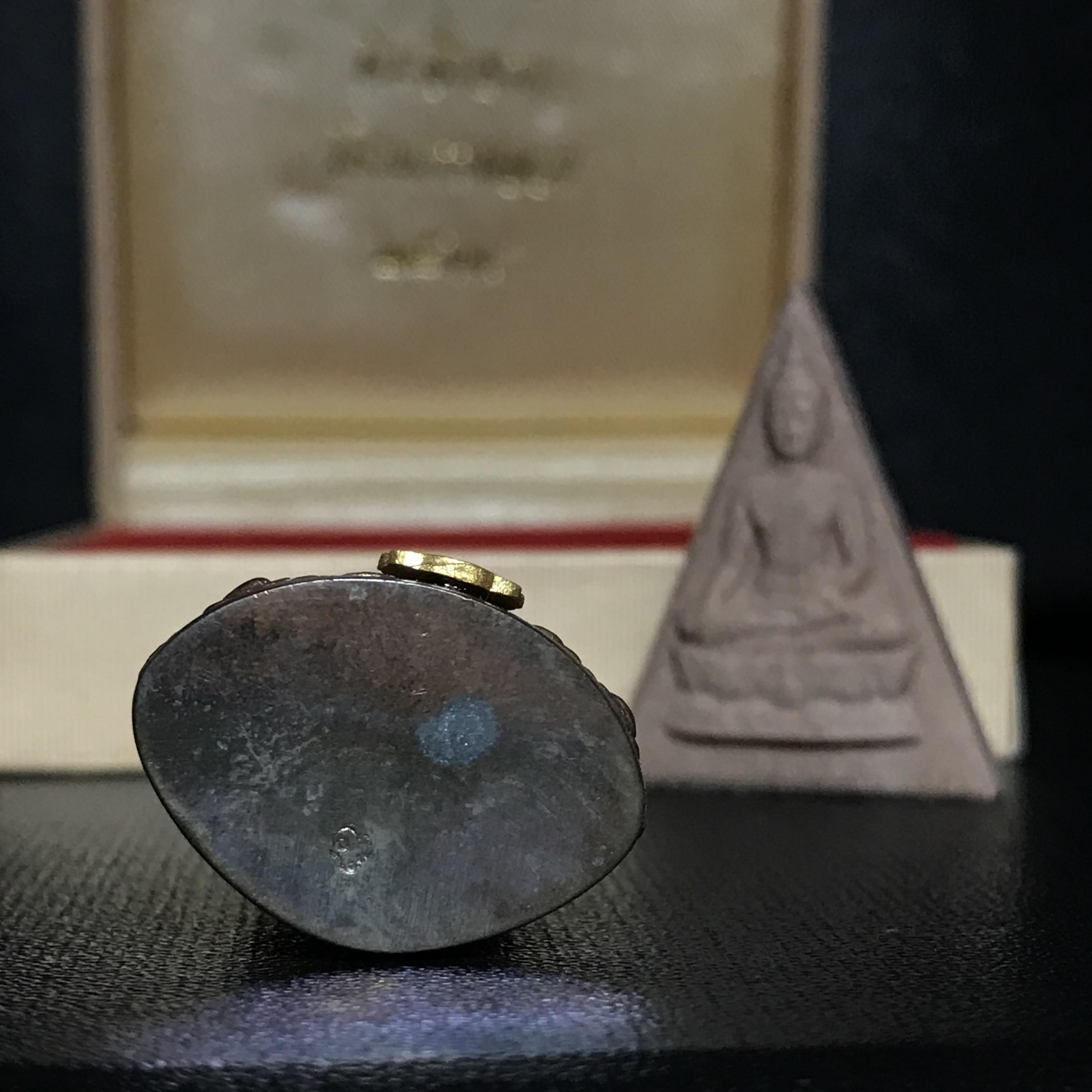 พระกริ่งเจริญโภคทรัพย์ พระพิมพ์จิตรลดา ที่ระลึกโครงการหลวง ปี2539(ชุดกรรมการหายาก)(1ใน1999ชุด)