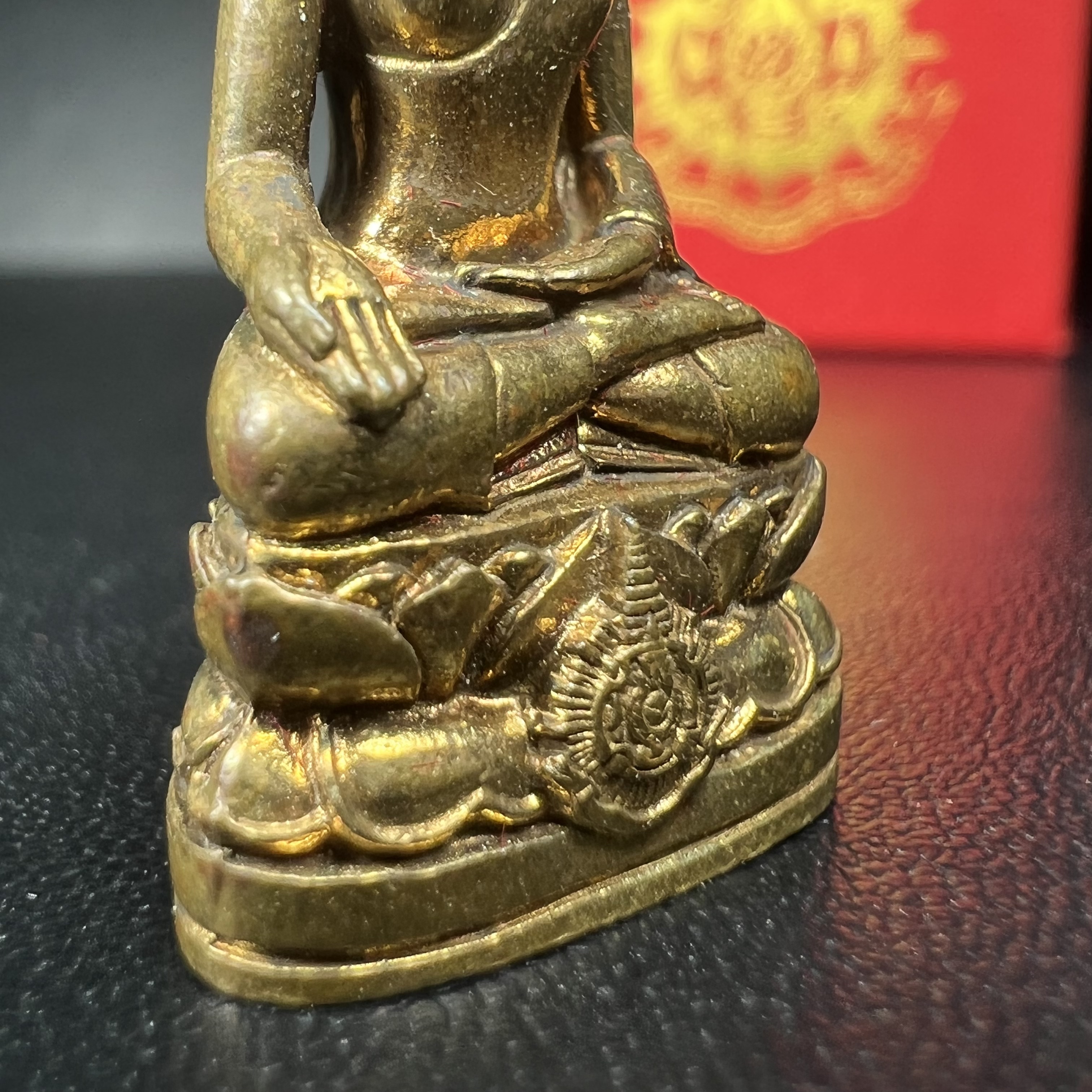 พระกริ่งไพรีพินาศ เฉลิมพระเกียรติ พระบาทสมเด็จพระเจ้าอยู่หัวรัชกาลที่9 พระชนมพรรษา 6 รอบ ปี2542เนื้อสัมฤทธิ์(บรรจุเหล็กไหล)ดีนอก-ดีใน(องค์นี้เป็นเนื้อสัมฤทธิ์ พิเศษกรรมการ ตอก 2 โค๊ต หมายเลข ๒๓๕๗)หายาก